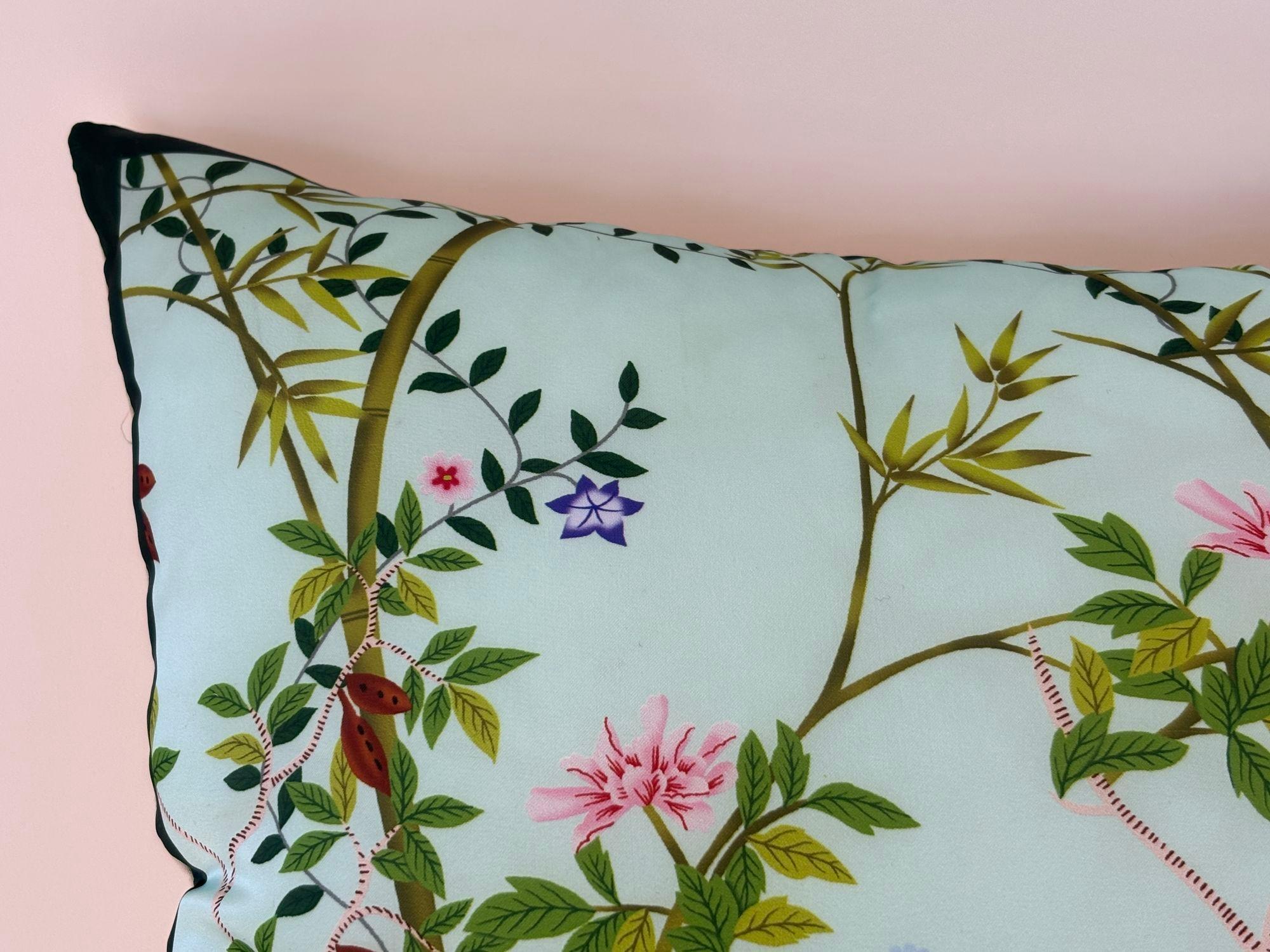 Cuscino da lancio in seta turchese Chinoiserie con fiori e uccelli, orientale asiatico Des in vendita 11