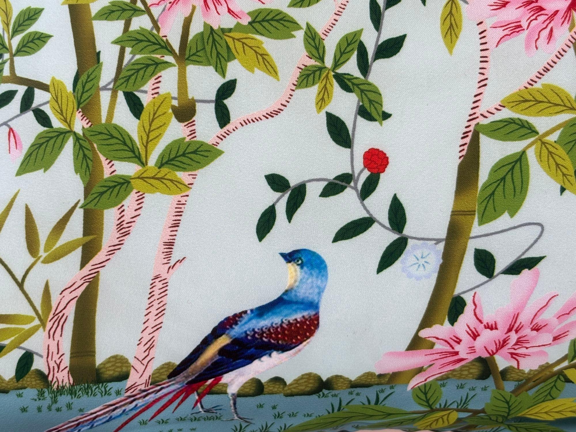Cuscino da lancio in seta turchese Chinoiserie con fiori e uccelli, orientale asiatico Des in vendita 12