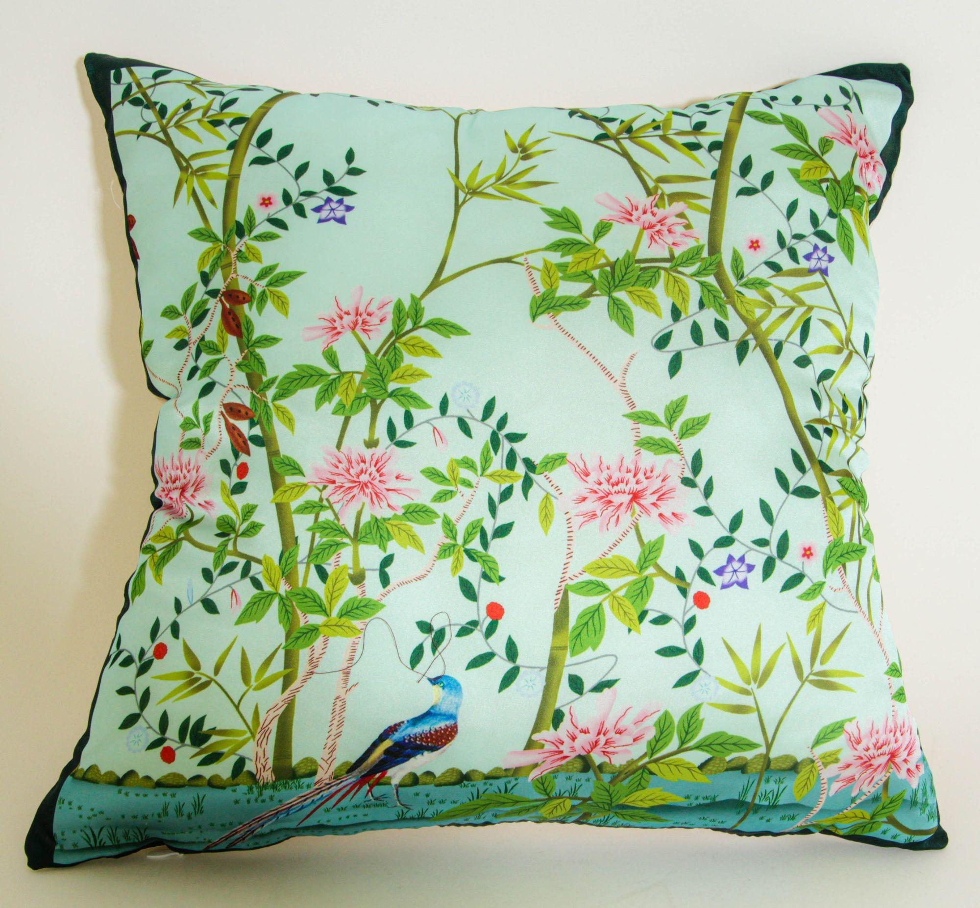 Indiano Cuscino da lancio in seta turchese Chinoiserie con fiori e uccelli, orientale asiatico Des in vendita