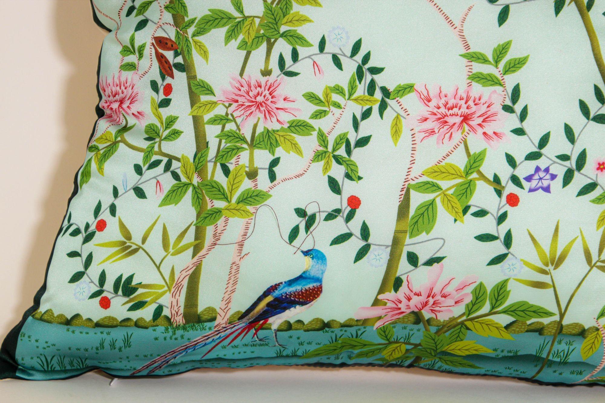 XXI secolo e contemporaneo Cuscino da lancio in seta turchese Chinoiserie con fiori e uccelli, orientale asiatico Des in vendita