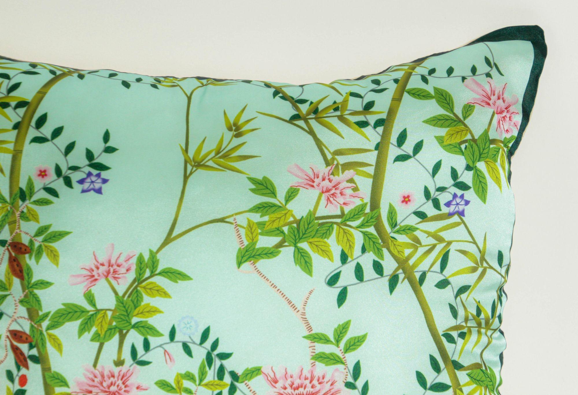 Cuscino da lancio in seta turchese Chinoiserie con fiori e uccelli, orientale asiatico Des in vendita 1