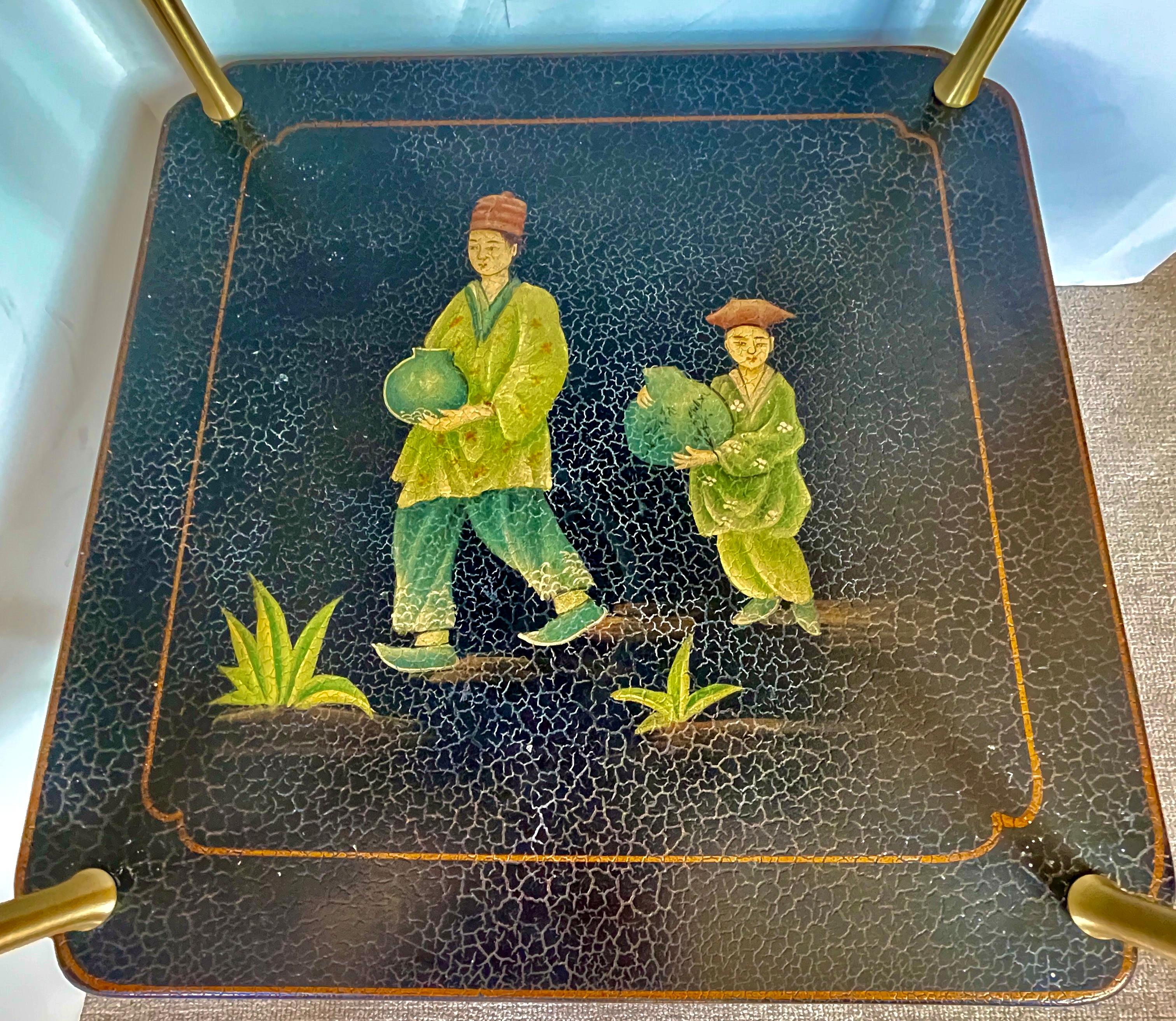 Francese Tavolino a due piani Chinoiserie  Con piedini in ottone,  Stile Maison Bagues in vendita