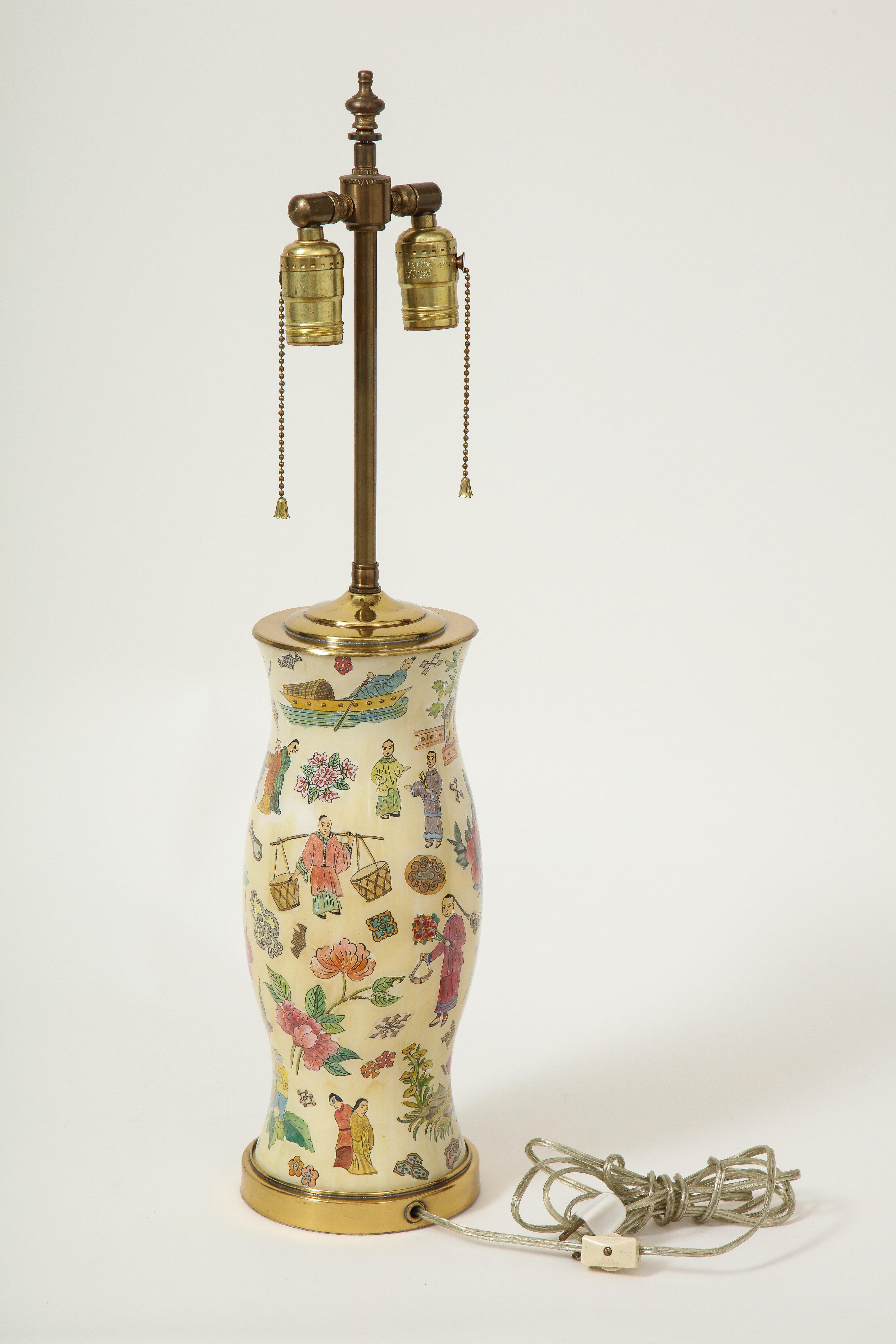 Chinoiserie Verre Églomisé Lamp In Good Condition For Sale In New York, NY
