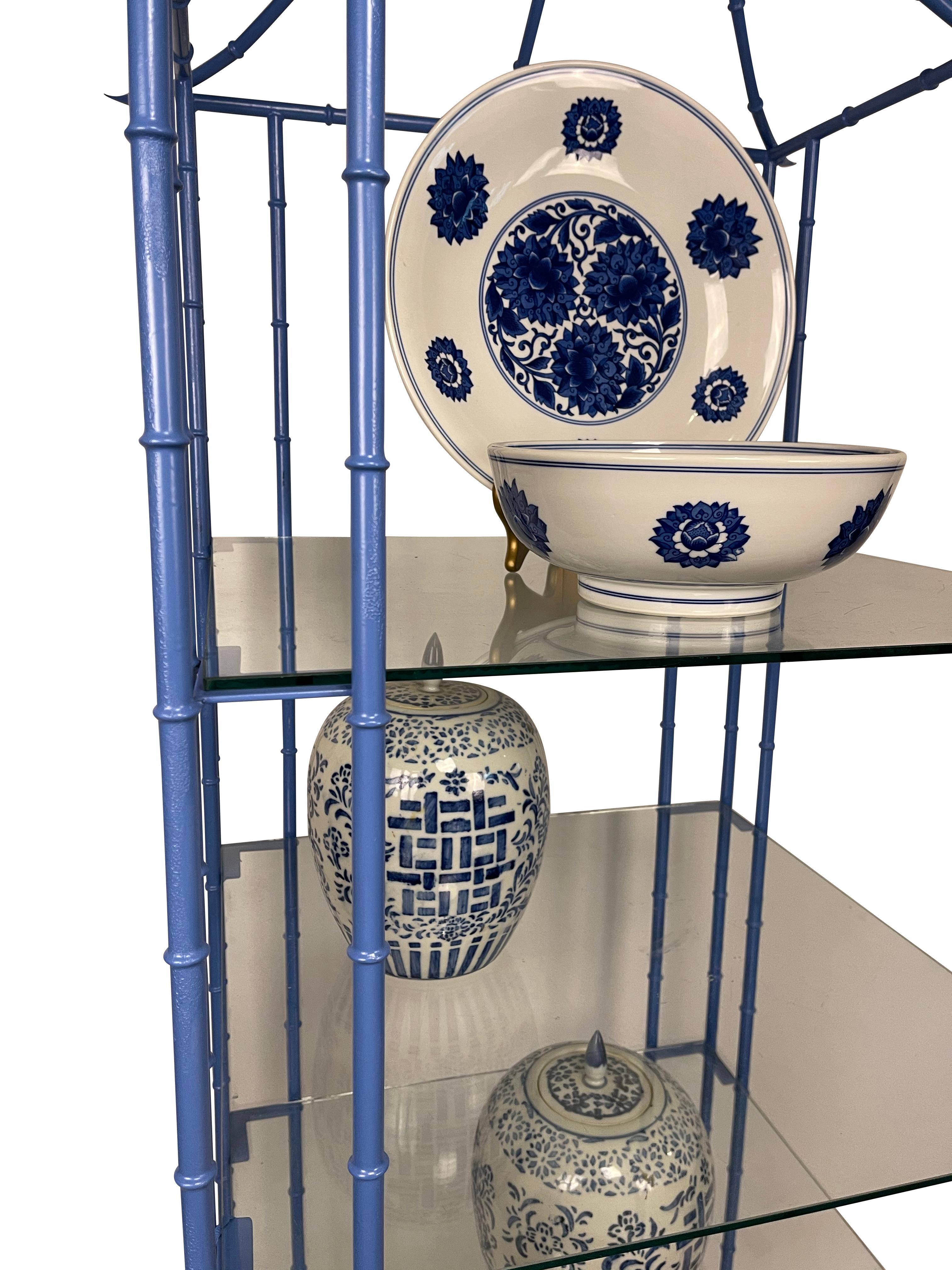 Chinoiserie Wedgewood Blue Pagoda Étagère In Good Condition For Sale In Essex, MA