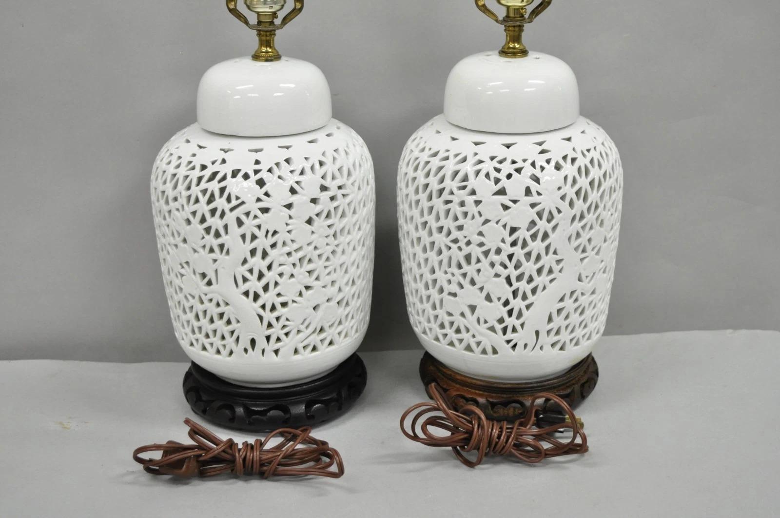 Chinoiserie Blanco Blanc De Chine Porcelana Jengibre Jarra Oriental Lámpara de Mesa Pareja en venta 4