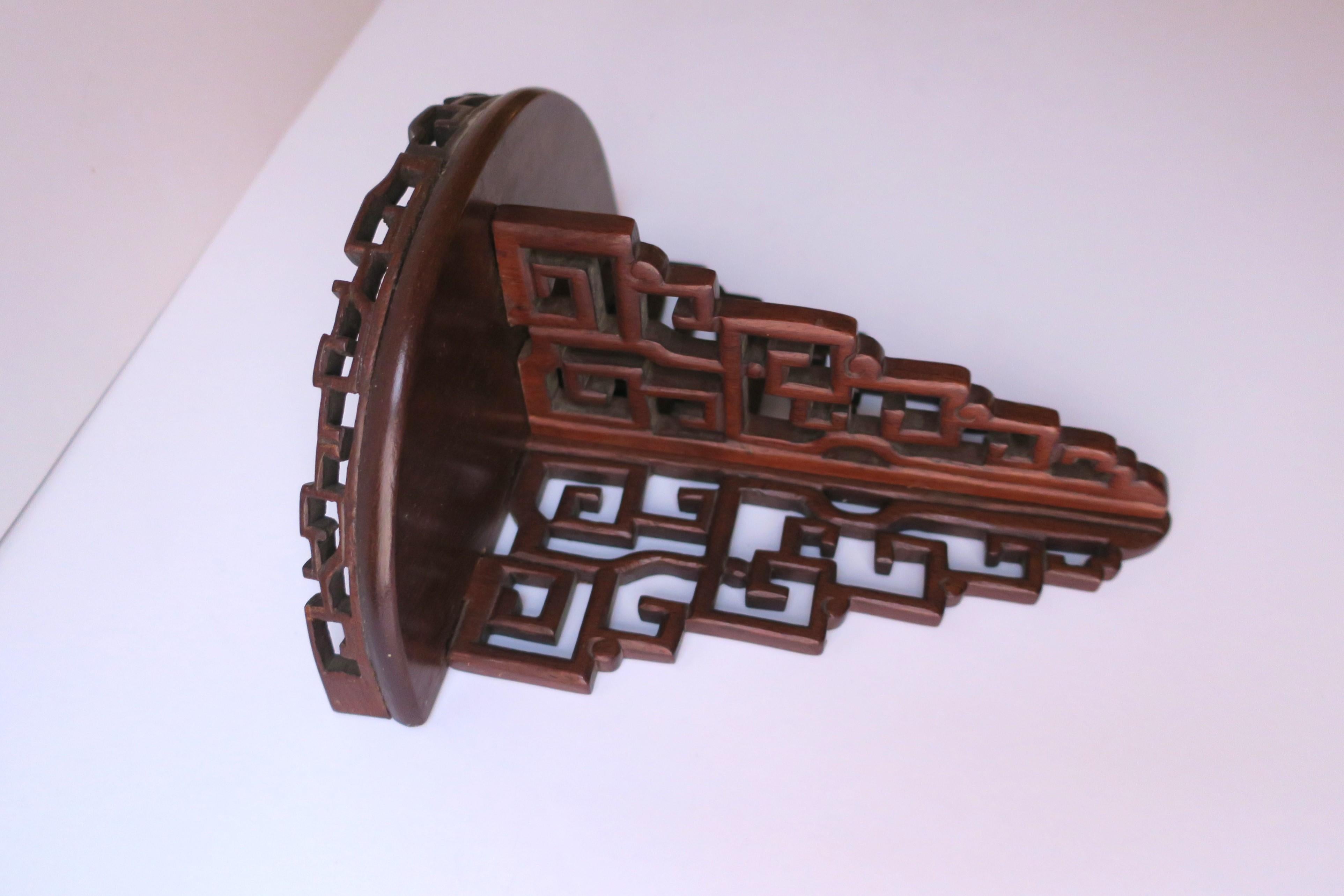 Chinoiserie Wood Wall Shelf Bracket for Vase Decorative Object Sculpture In Good Condition For Sale In New York, NY
