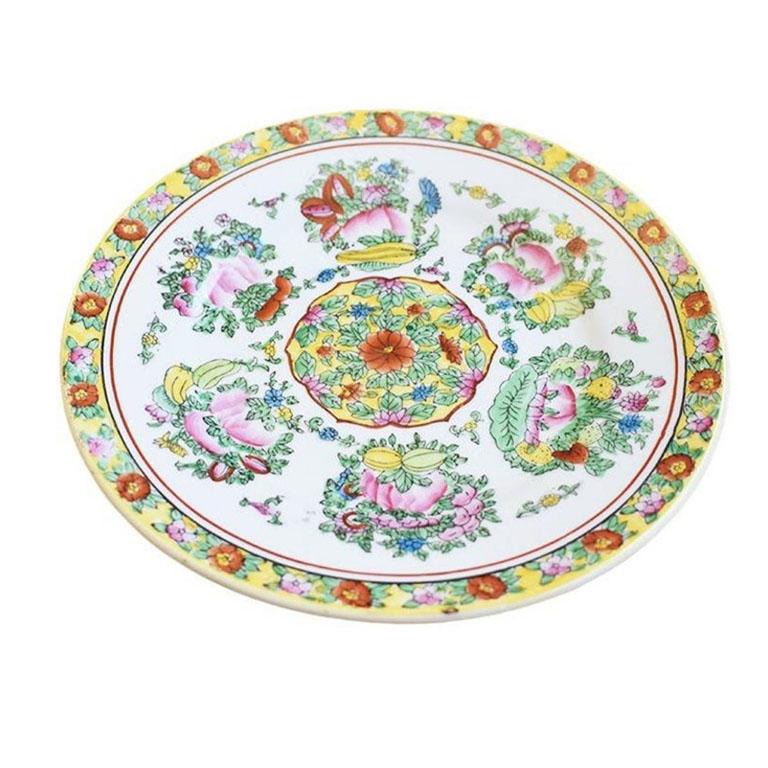 Assiette murale décorative à motif floral jaune famille jaune Chinoiserie Bon état - En vente à Oklahoma City, OK