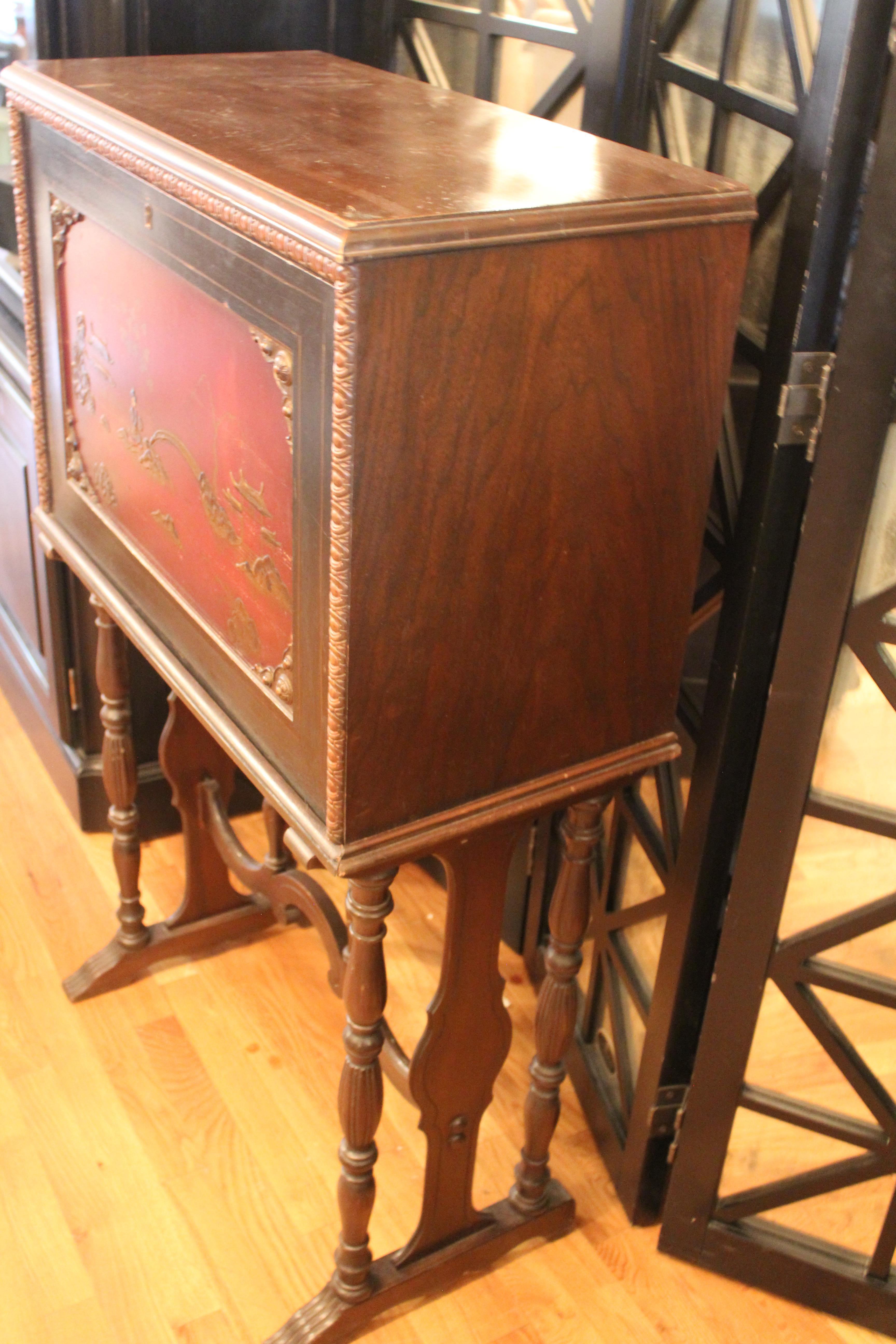 Chinoiseries Writing Desk In Good Condition For Sale In Milton, DE