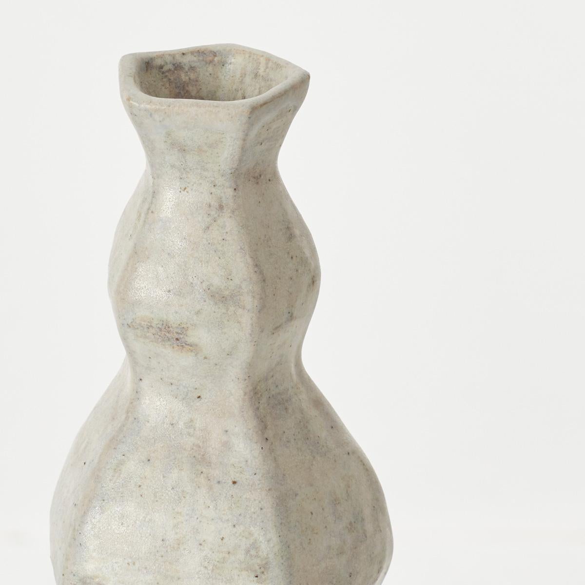 XXIe siècle et contemporain Vase en cramique sign Chinoko Sakamoto, XXIe sicle en vente