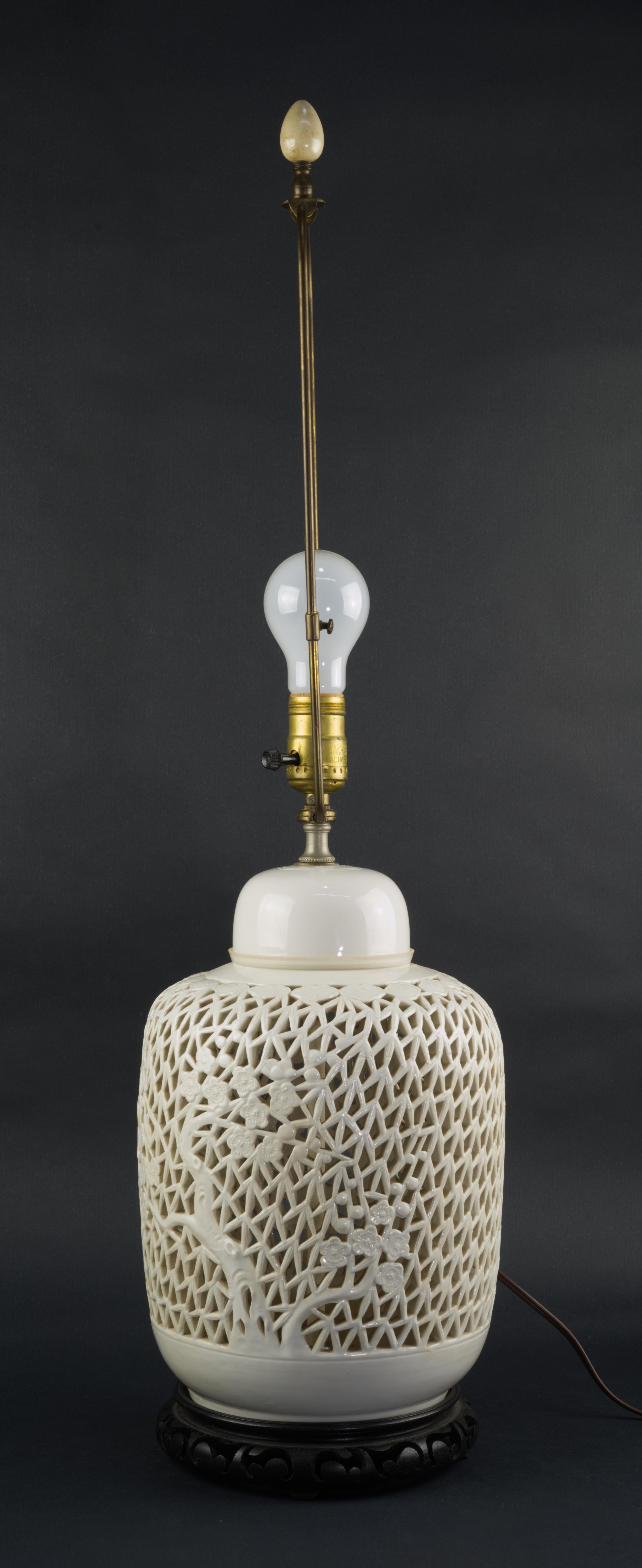 Chinoiserie Mid Century Reticulated Porcelain Blanc De Chine Table Lamp