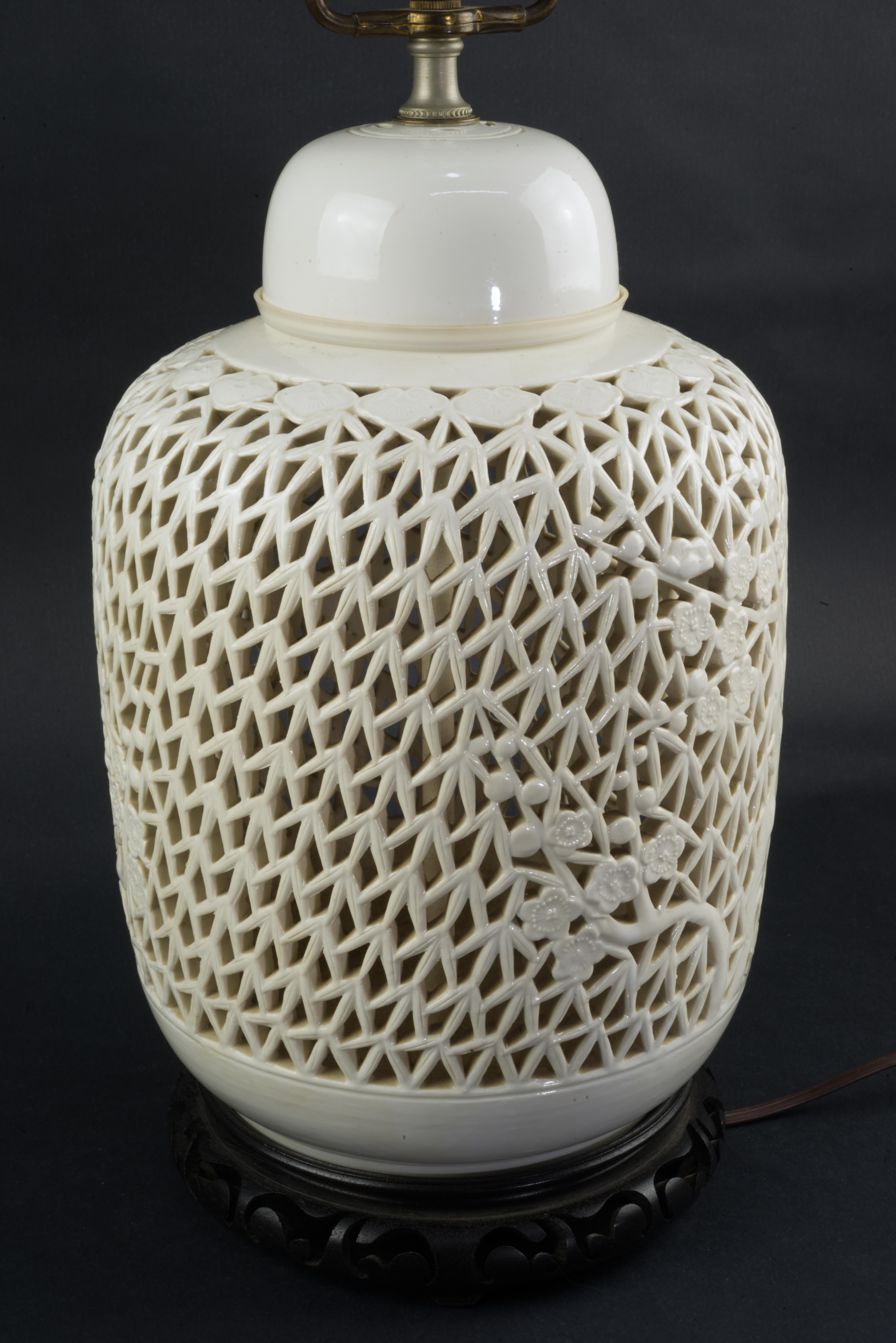 Mid Century Reticulated Porcelain Blanc De Chine Table Lamp In Good Condition In Clifton Springs, NY