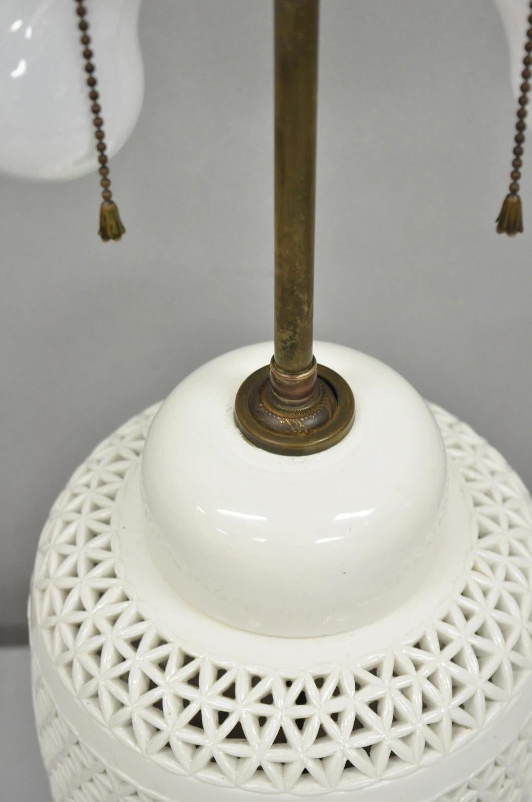 Chinosierie Blanc de Chine White Porcelain Oriental Ginger Jar Table Lamp For Sale 2