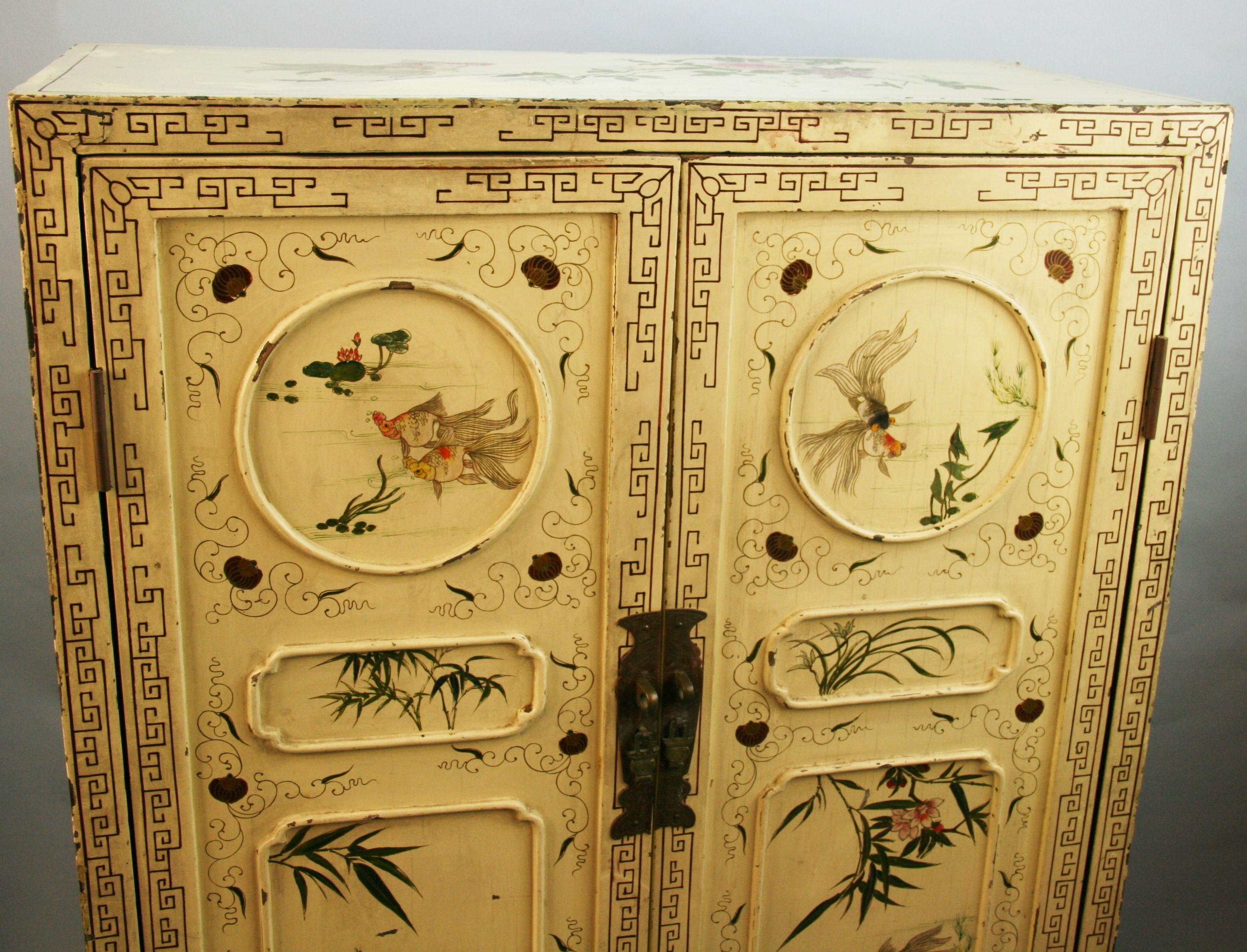 Chinoiserie Hand Painted Cabinet/Bar For Sale 4