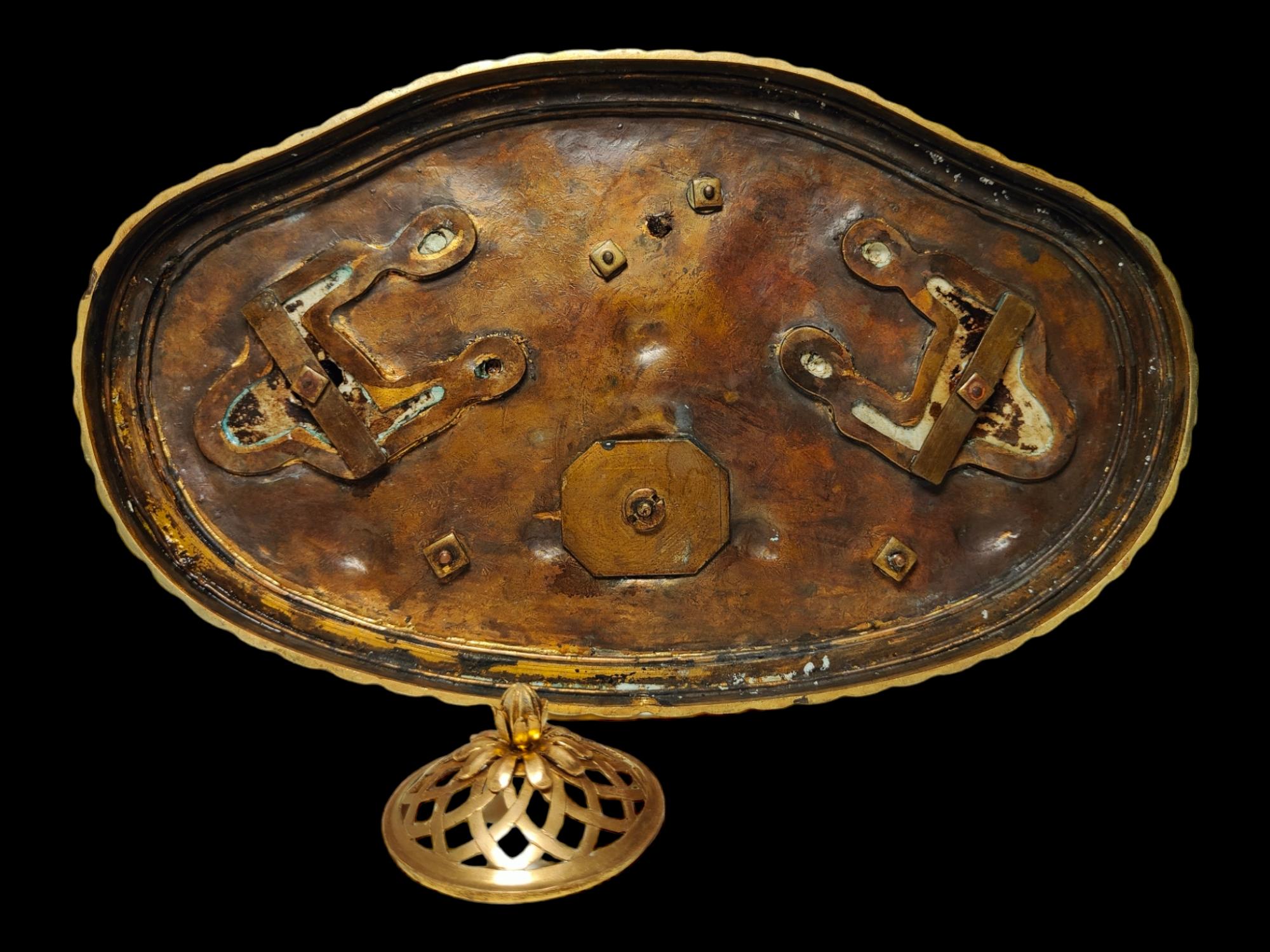 Uhr aus vergoldeter Bronze und Porzellan im Chinosoiserie-Stil im Angebot 13