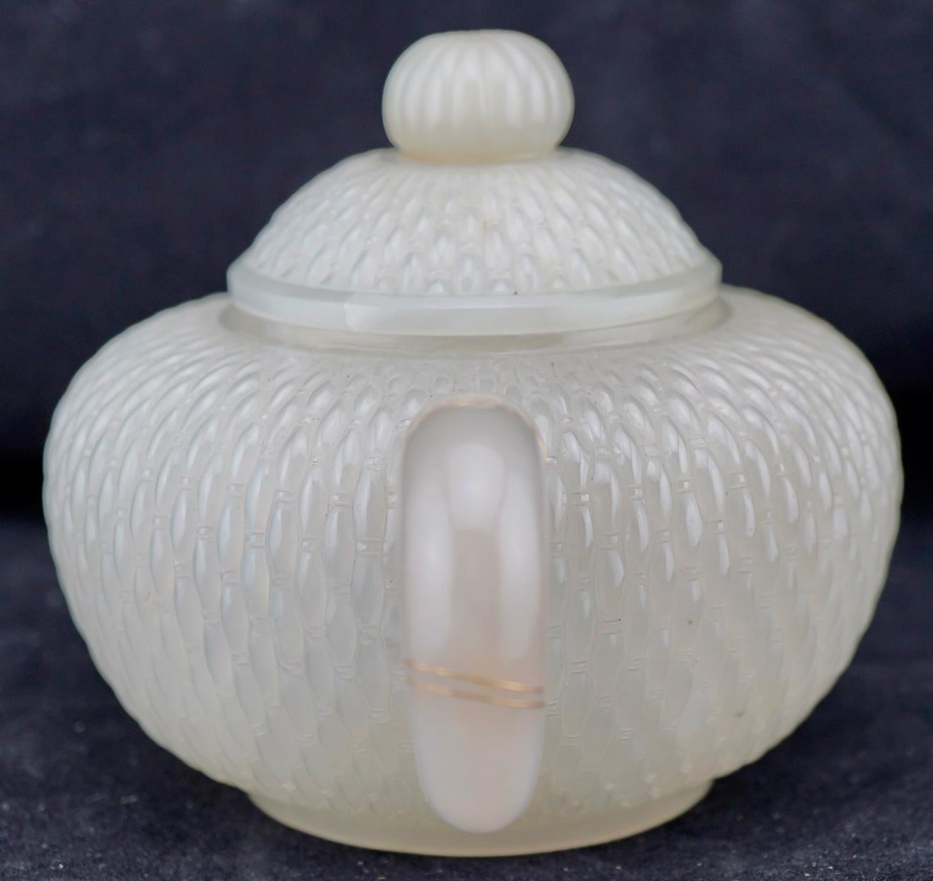 Chinse Jade Basketweave Pattern Teapot early Qing Dynasty/ In Excellent Condition For Sale In Gainesville, FL