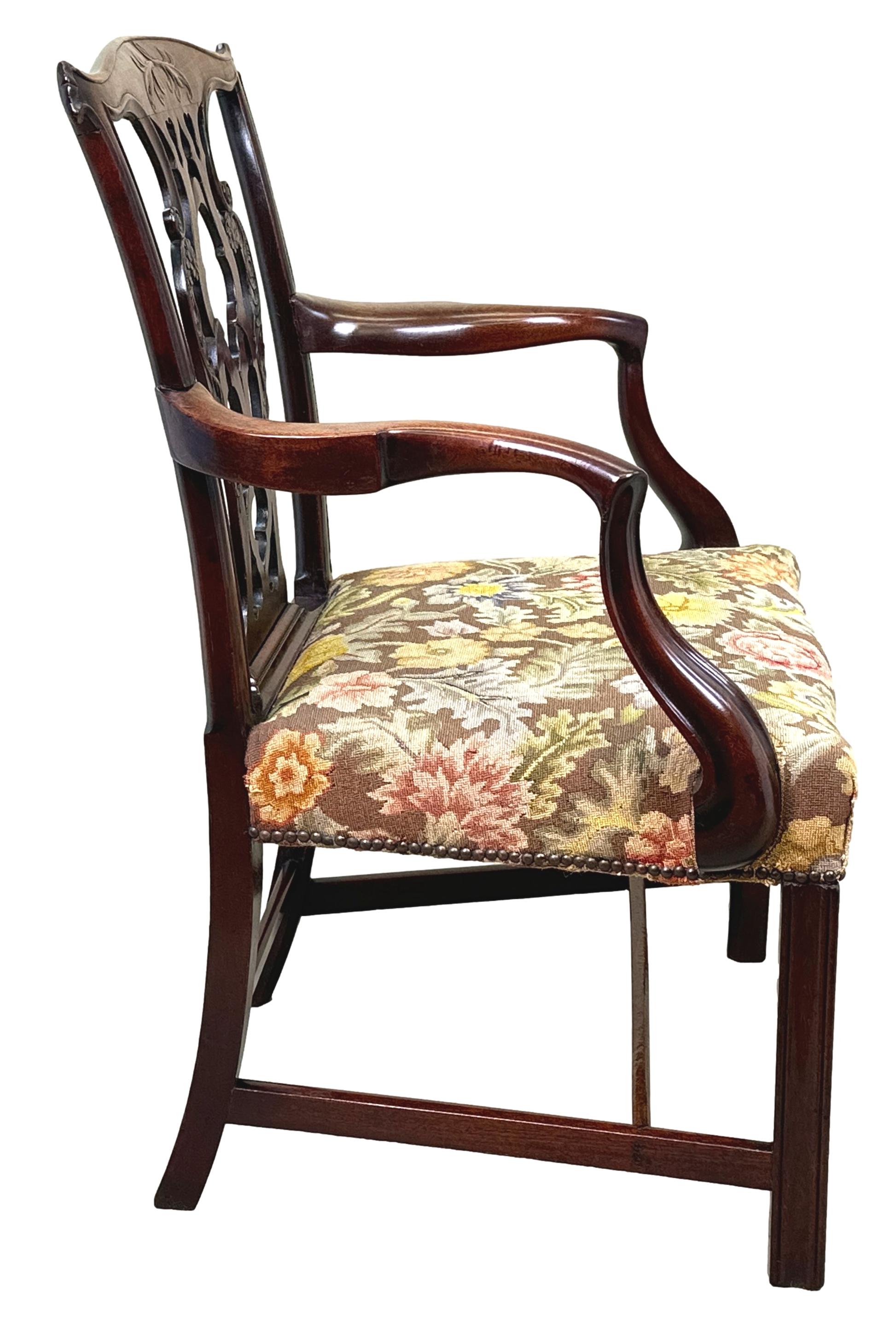 Chippendale 18th Century Mahogany Carver Armchair In Good Condition For Sale In Bedfordshire, GB