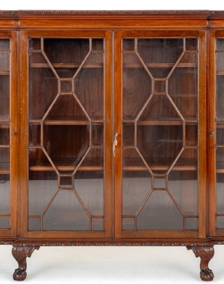 Chippendale Breakfront Bookcase Cabinet Mahogany 1900 In Good Condition For Sale In Potters Bar, GB