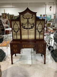 Chippendale btreakfront