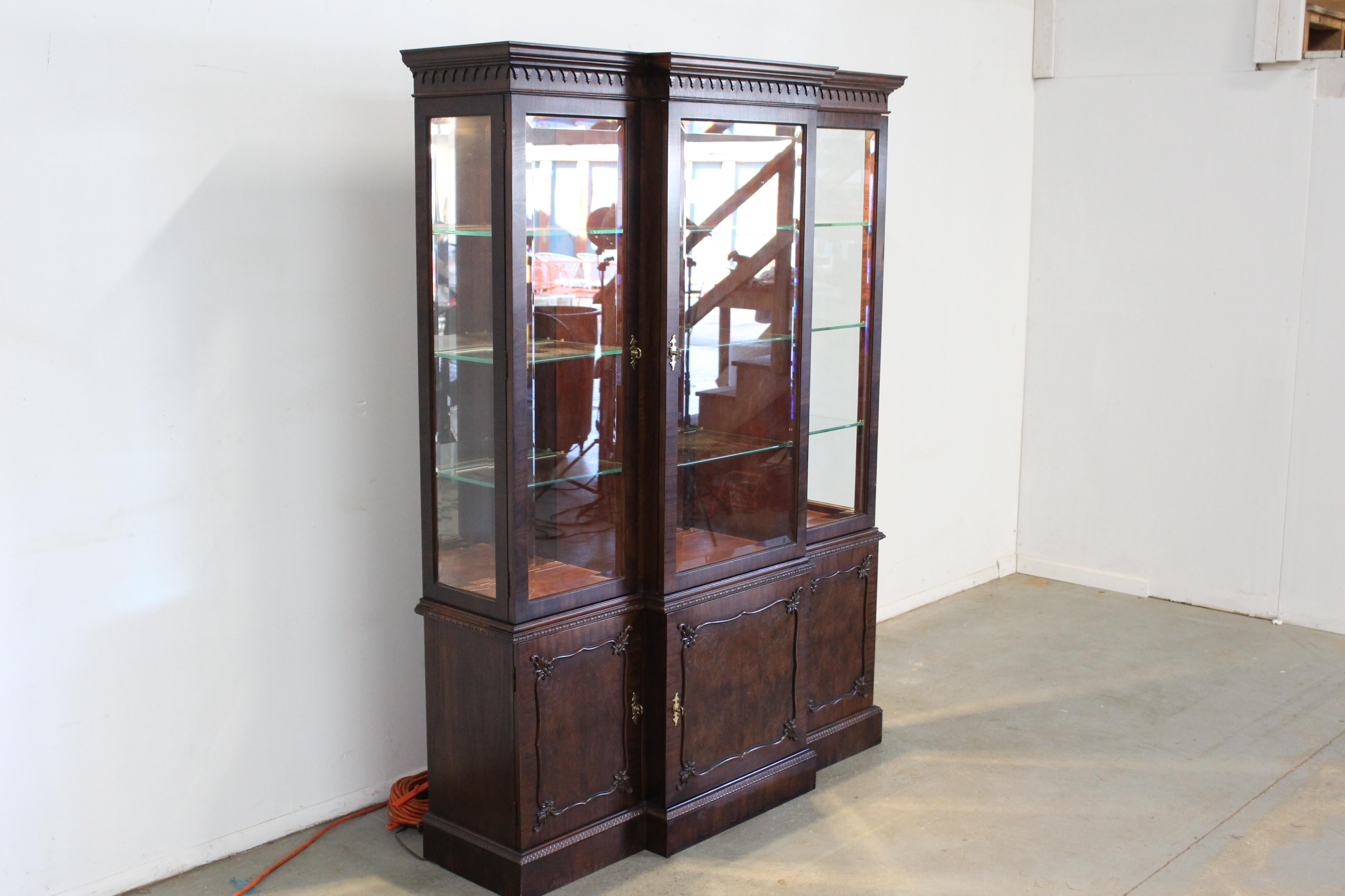 Chippendale Burl Mahogany Breakfront/China Cabinet by Century Furniture

Offered is a Chippendale Burl Mahogany Breakfront/China Cabinet by Century Furniture. It is in good condition with slight age wear. It is structurally sound. Review photos