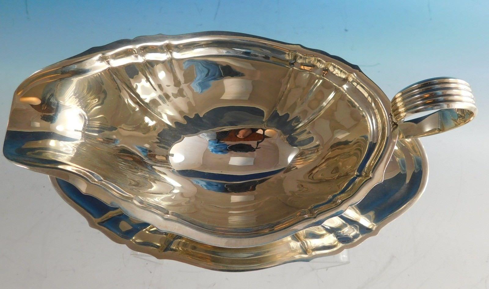 Chippendale by Gorham sterling silver 2-piece gravy boat and underplate set. The set includes:

1 gravy boat: Marked with #939, it measures 3 3/4