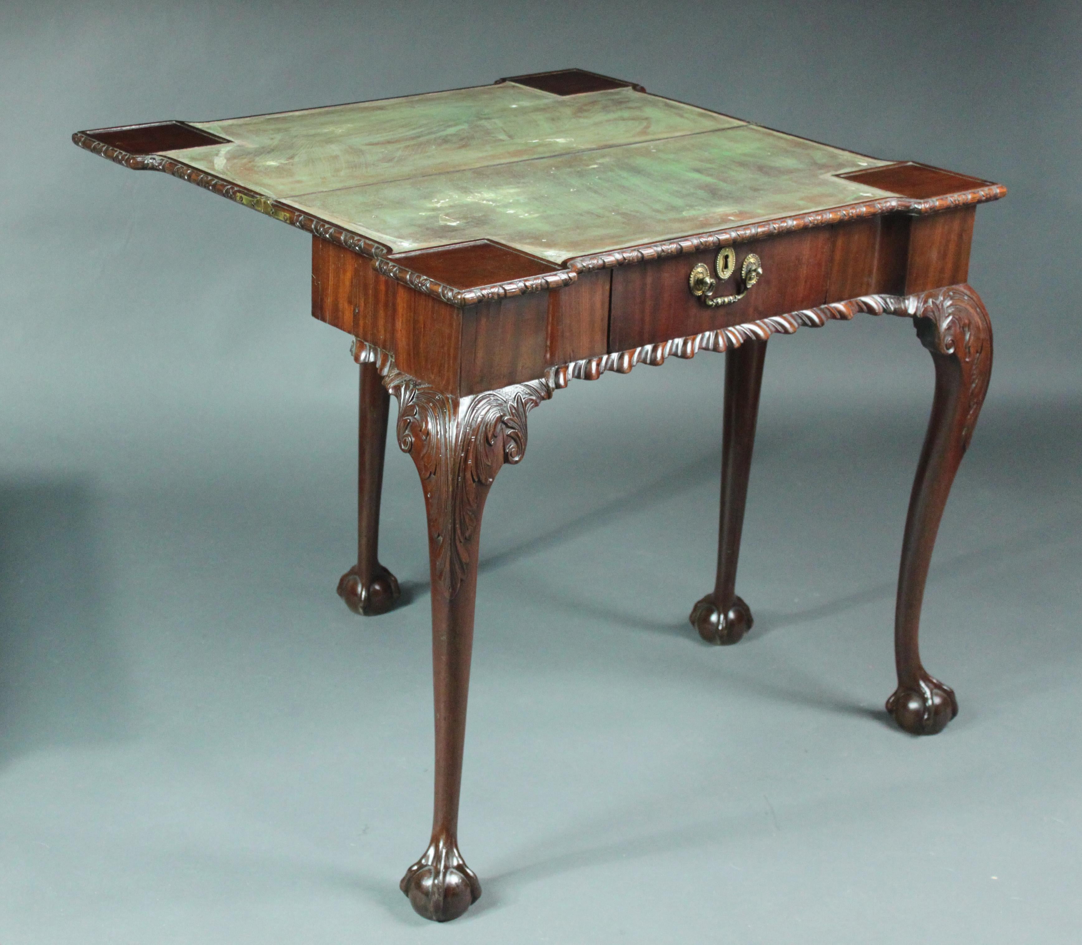 XVIIIe siècle Table à cartes Chippendale en vente