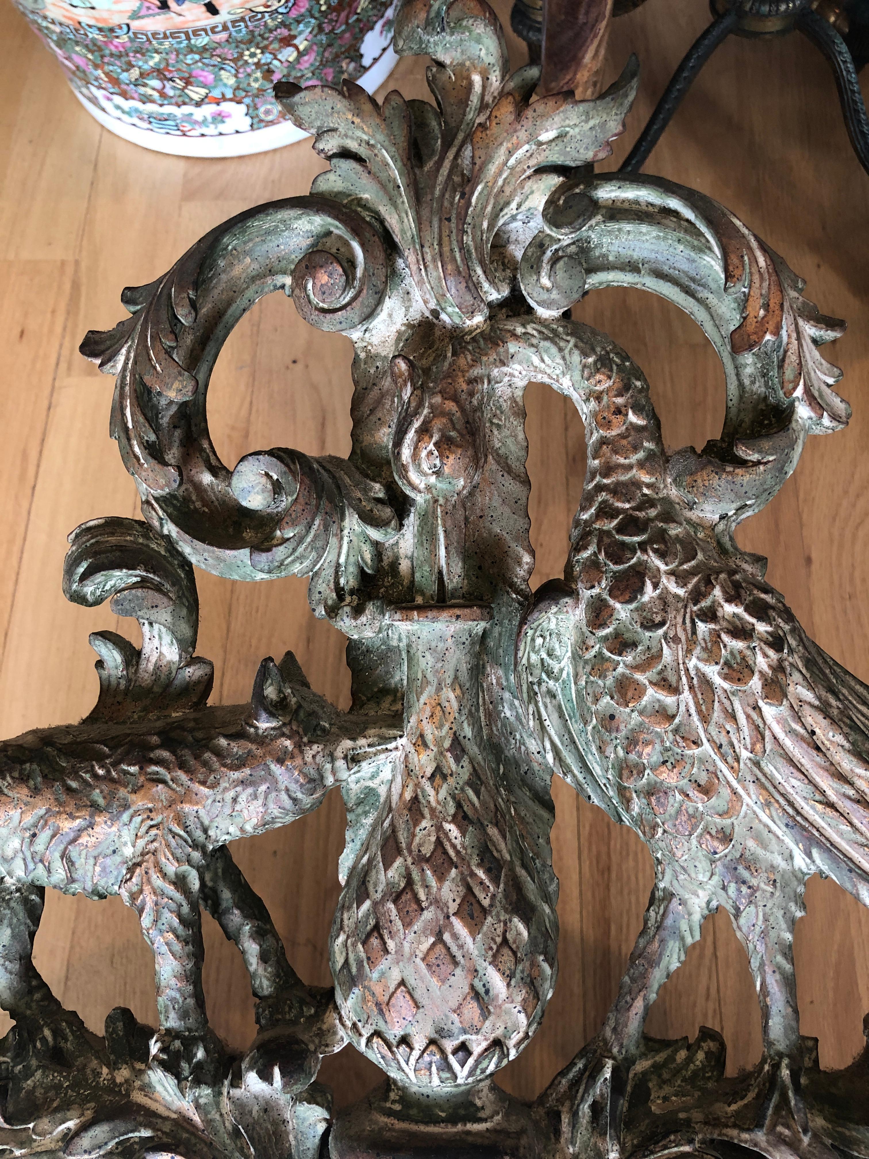 Miroir Chippendale sculpté, doré et peint avec oiseau Ho Bon état - En vente à Norwood, NJ