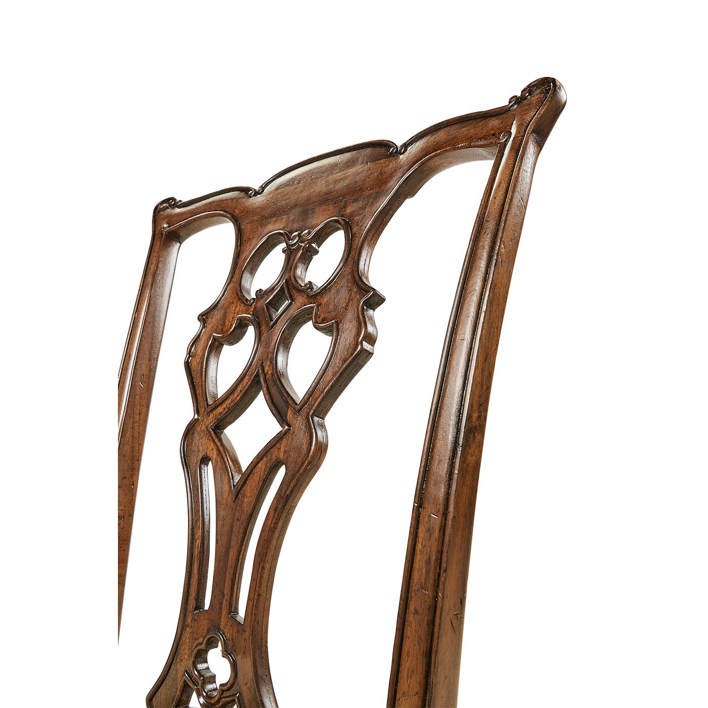 Chippendale-Esszimmerstühle aus geschnitztem Mahagoni (Set von 2) (21. Jahrhundert und zeitgenössisch) im Angebot