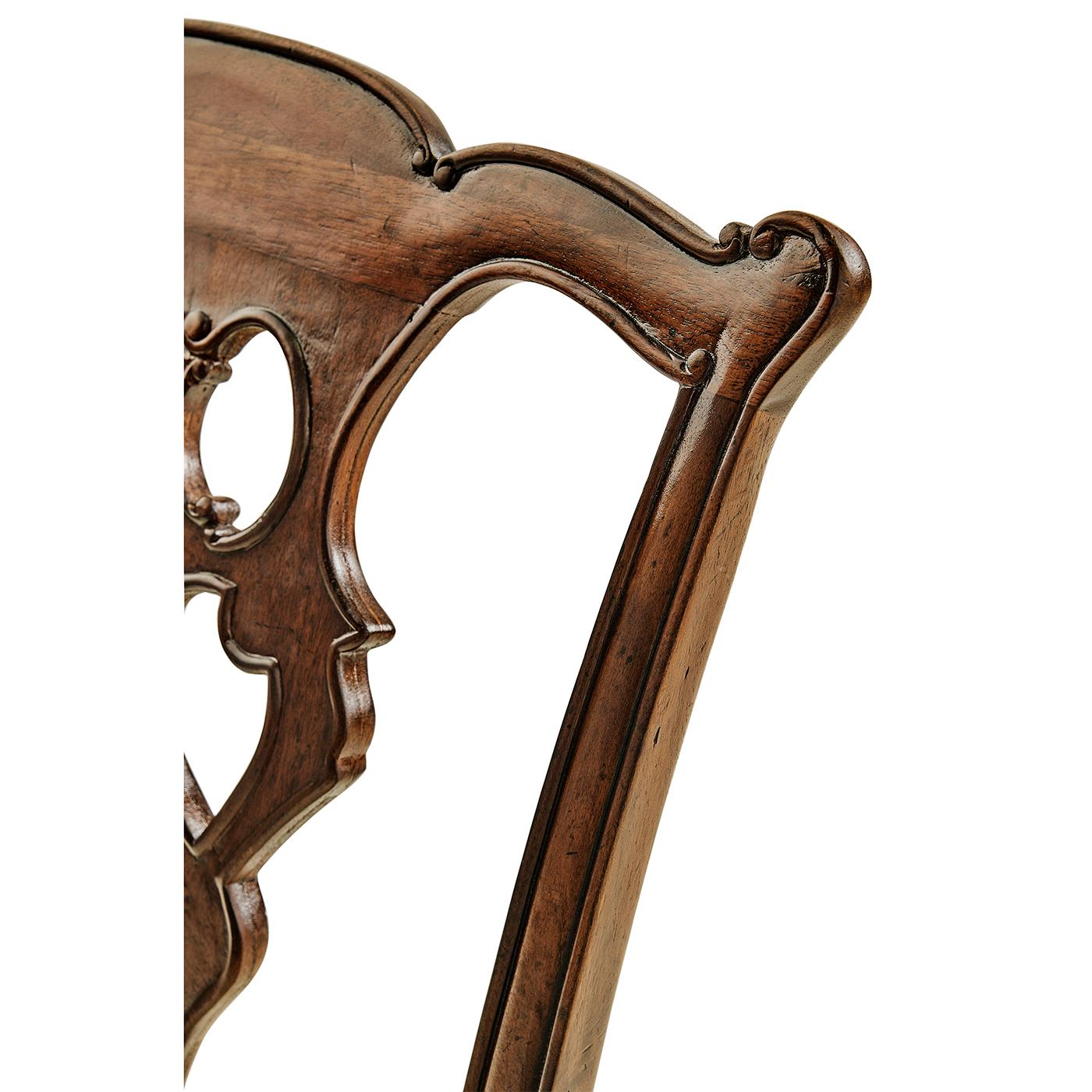 Chippendale-Esszimmerstühle aus geschnitztem Mahagoni (Set von 2) (Holz) im Angebot