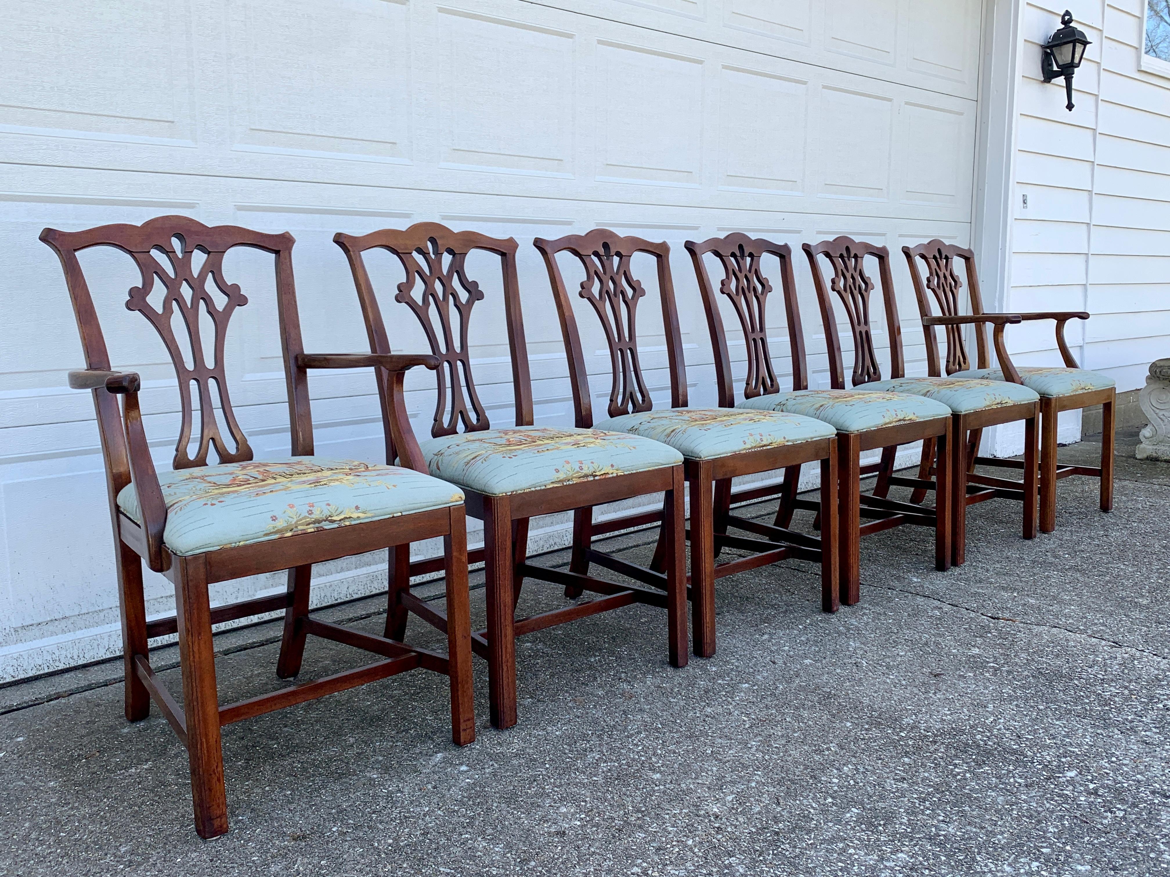 Chippendale-Esszimmerstühle aus geschnitztem Mahagoni, Sechser-Set (amerikanisch) im Angebot
