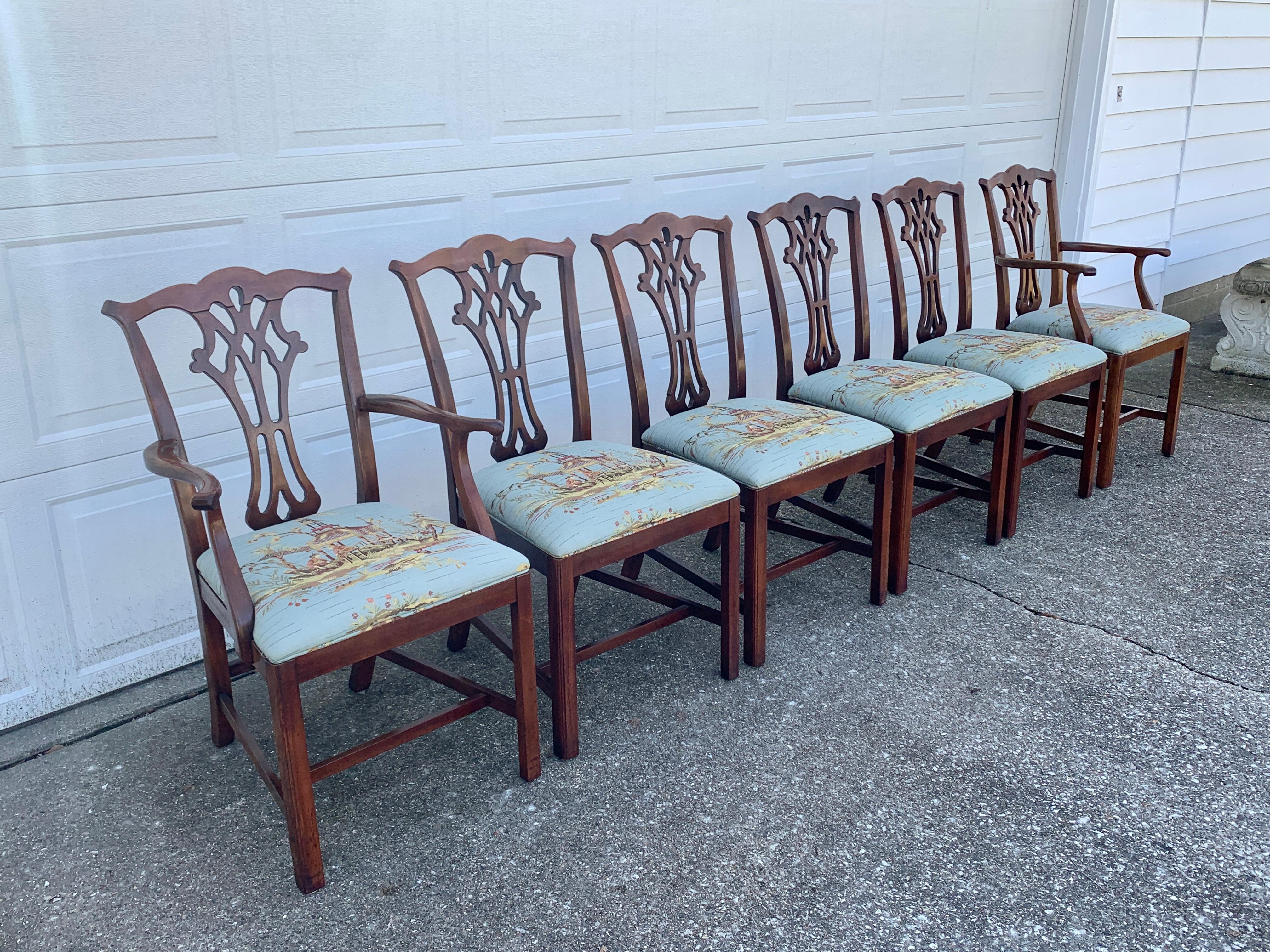 Chaises de salle à manger Chippendale en acajou sculpté, ensemble de six pièces Bon état - En vente à Elkhart, IN