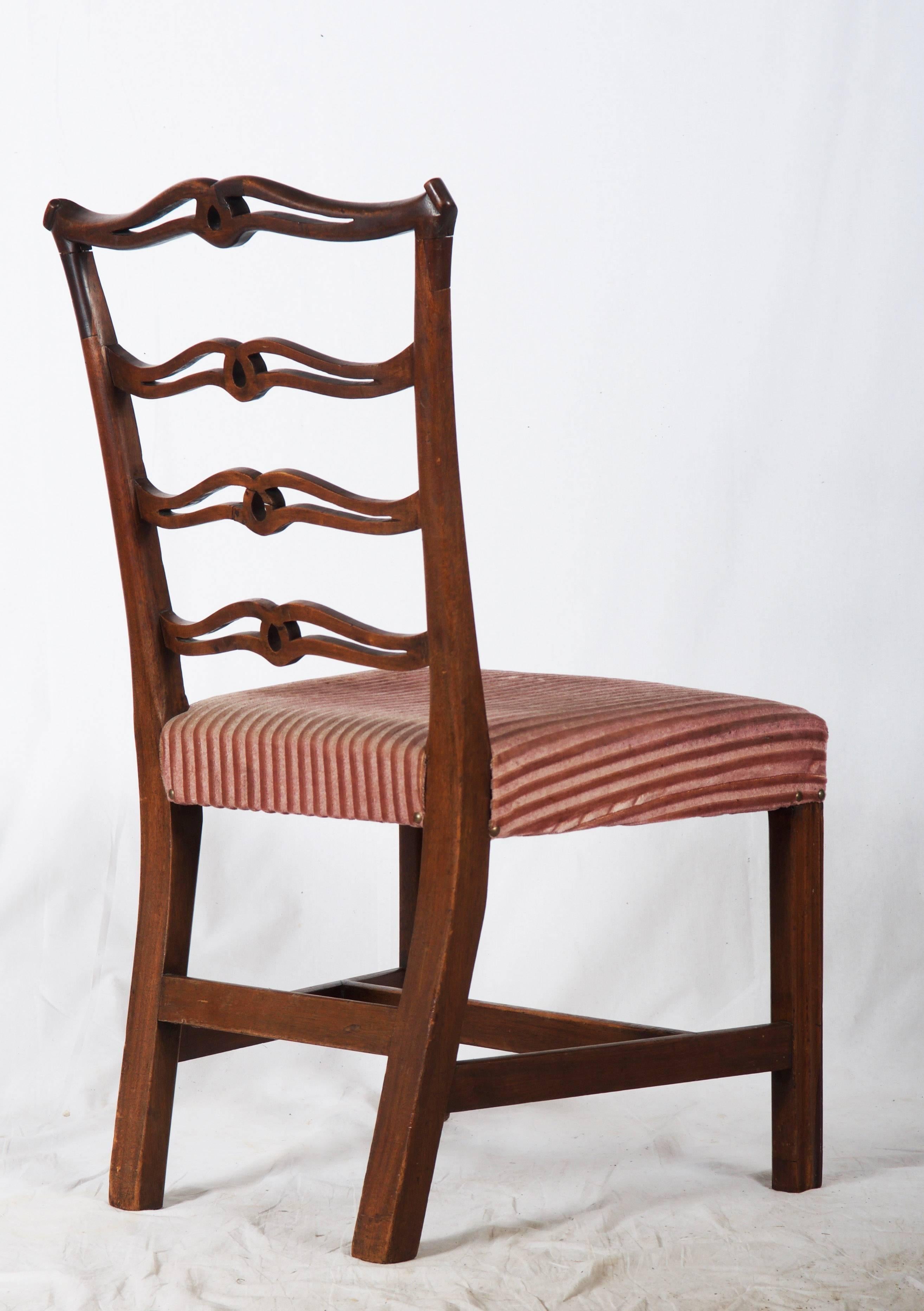 Chippendale Carved Mahogany “Ribbon-Back” Side Chair In Good Condition In Vienna, AT