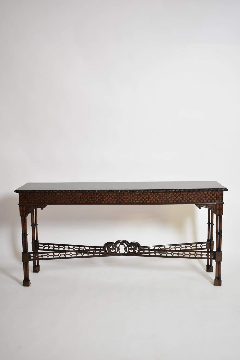 Konsolentisch aus geschnitztem Chippendale-Holz, XIX. Jh. im Zustand „Hervorragend“ im Angebot in Lisboa, PT