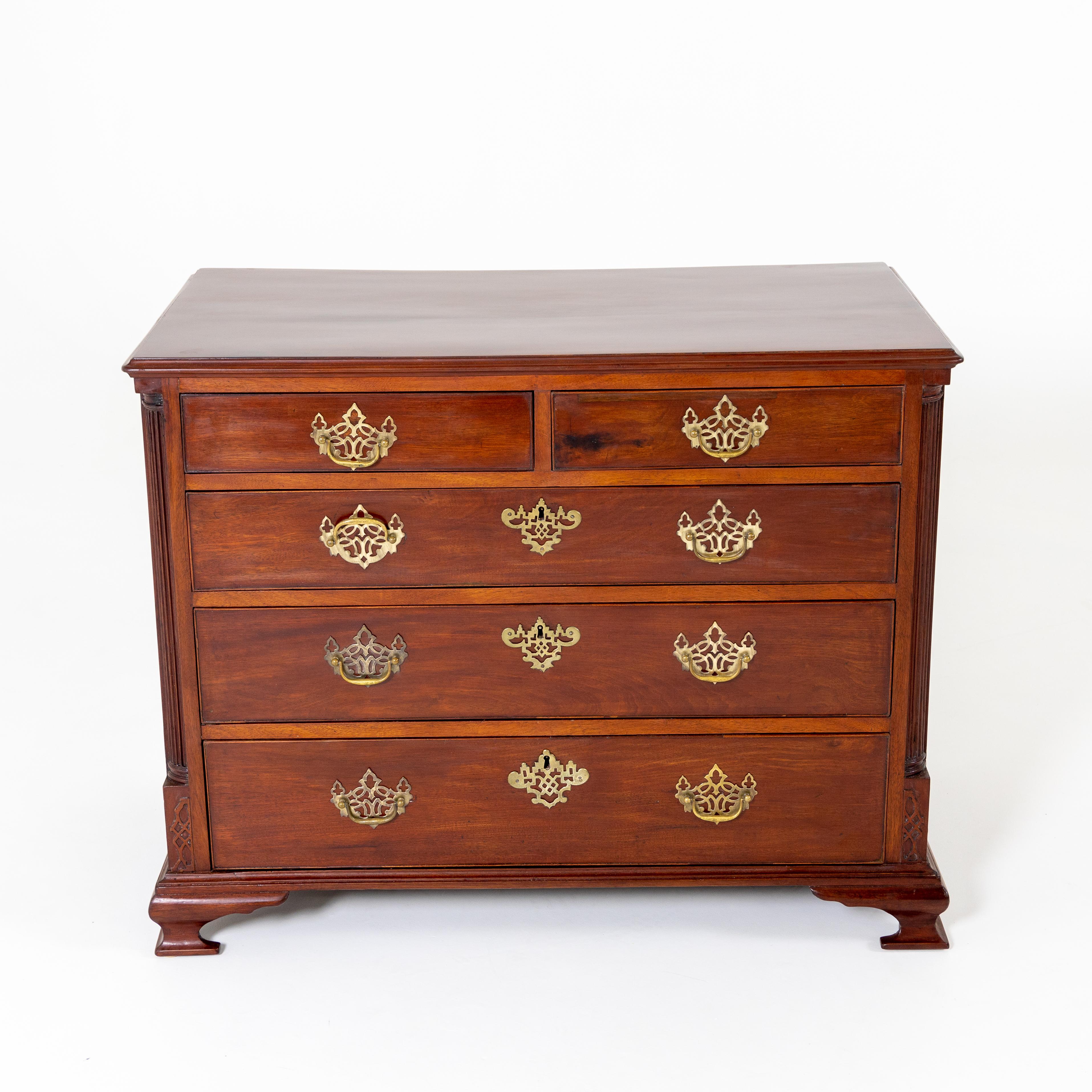 Chippendale Chest of Drawers, England, Early 19th Century In Good Condition For Sale In Greding, DE