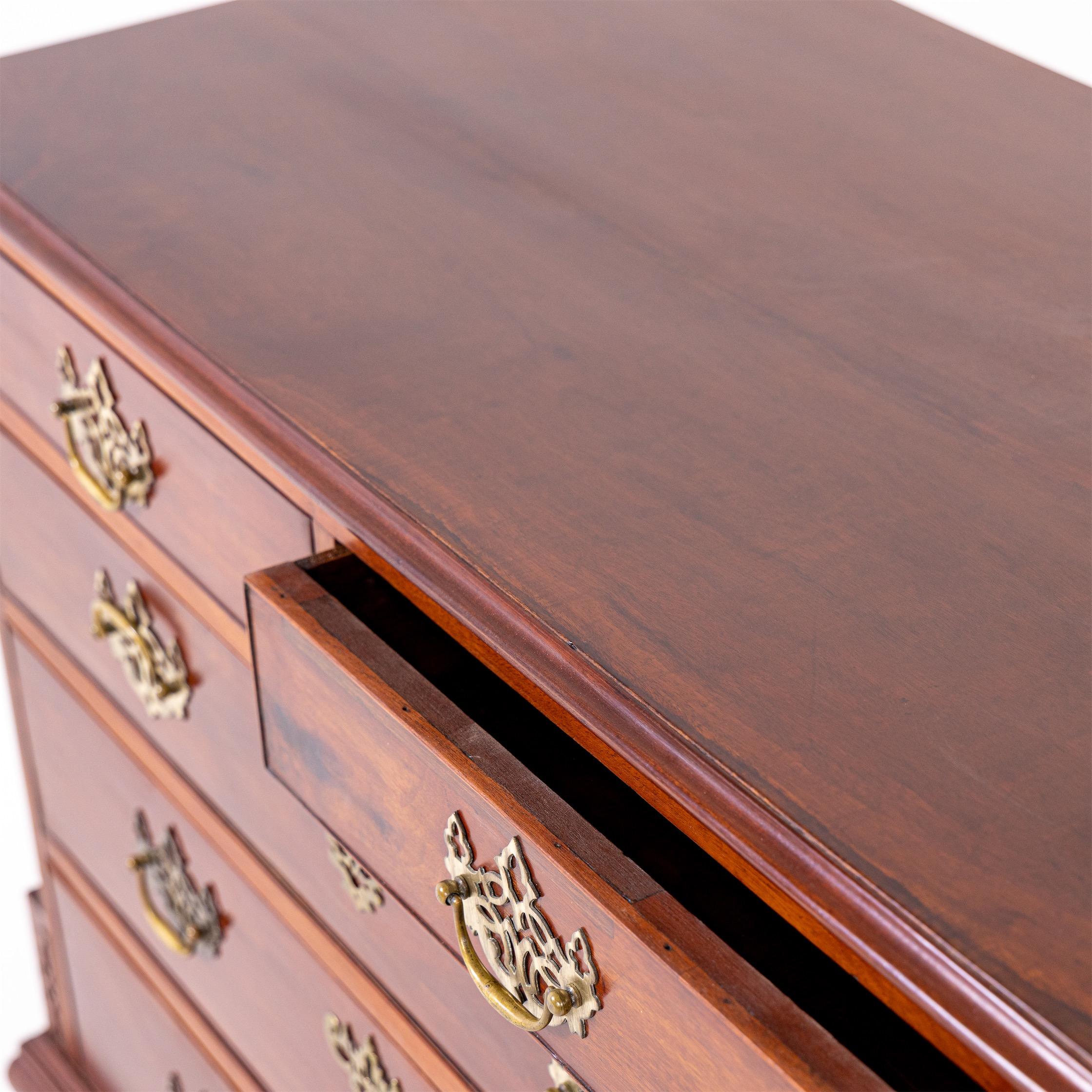 Chippendale Chest of Drawers, England, Early 19th Century For Sale 4
