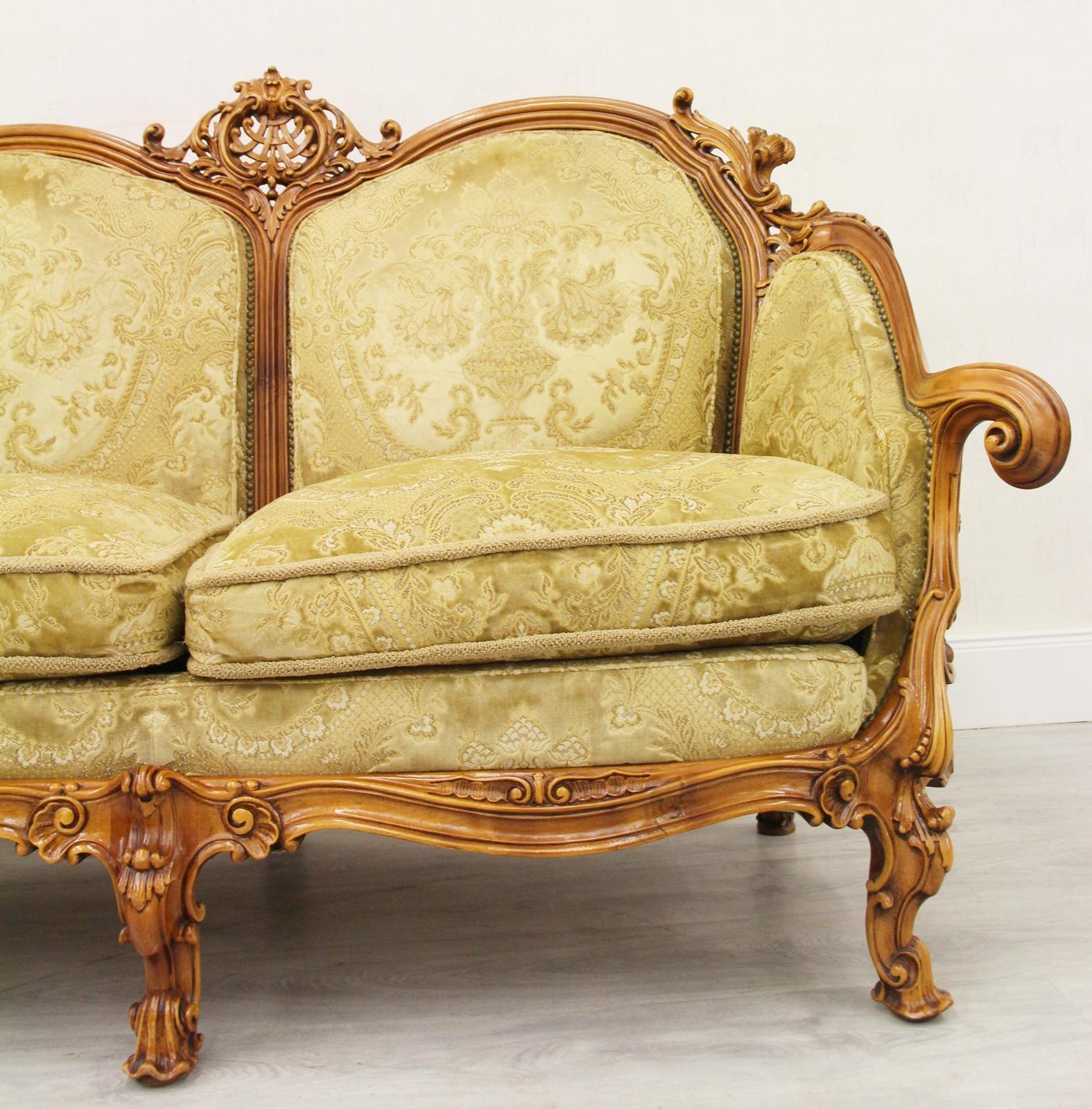 Sectional sofa baroque
The shape is particularly beautiful, the carvings are very fine and elaborate
Sofa three-seat
Height 103 cm, length 220 cm, depth 80 cm
Sofa two-seat
Height 103 cm, length 160 cm, depth 80 cm
Condition: The set is in a