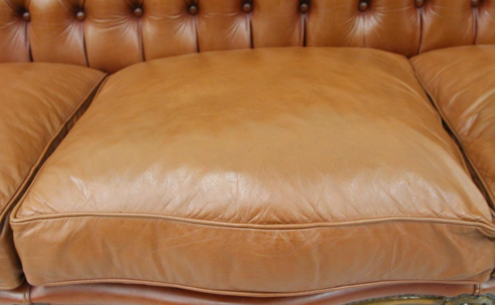 Chippendale Chesterfield Sofa Leather Antique Vintage Couch English In Good Condition For Sale In Lage, DE