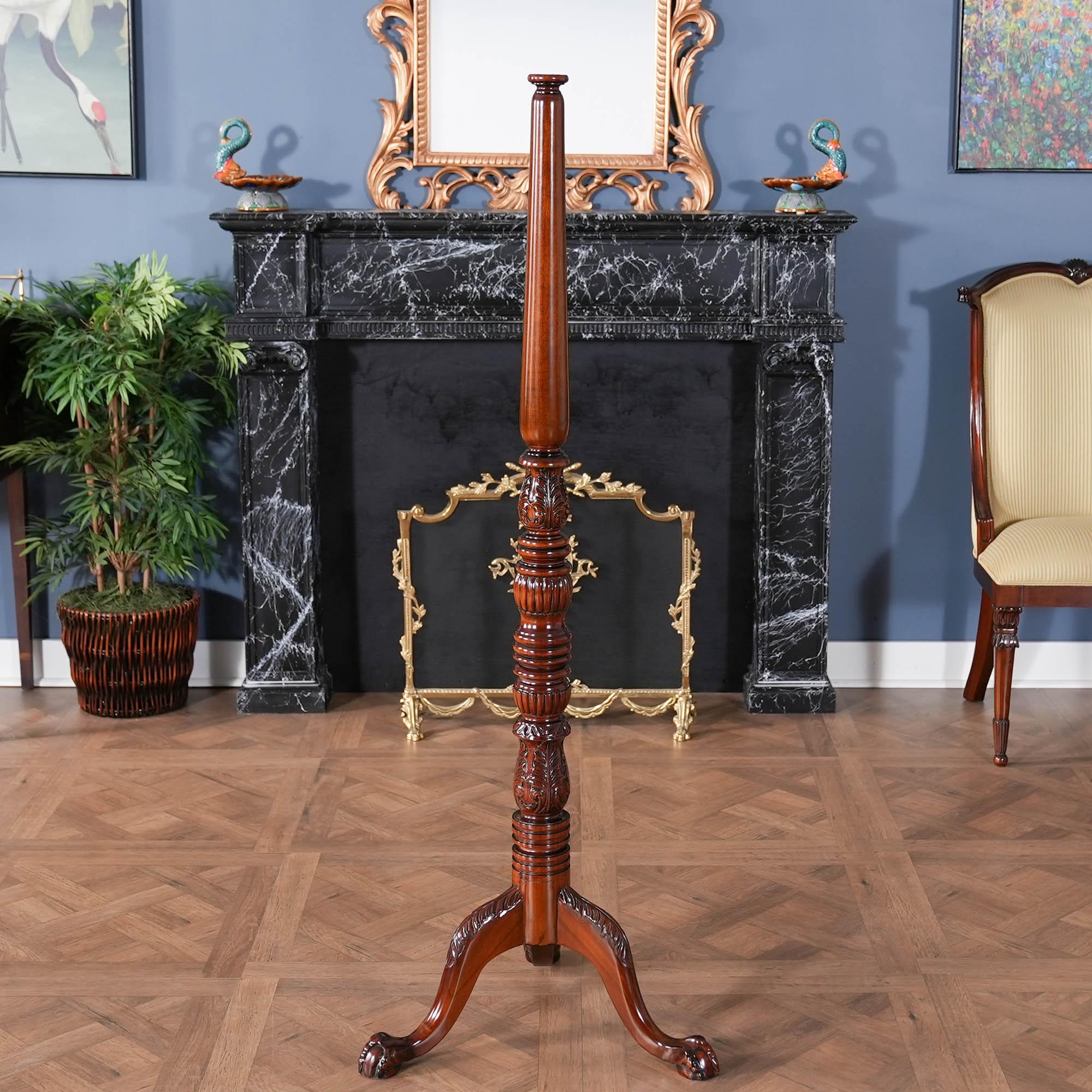 Sculpté à la main Tree de manteau Chippendale en vente