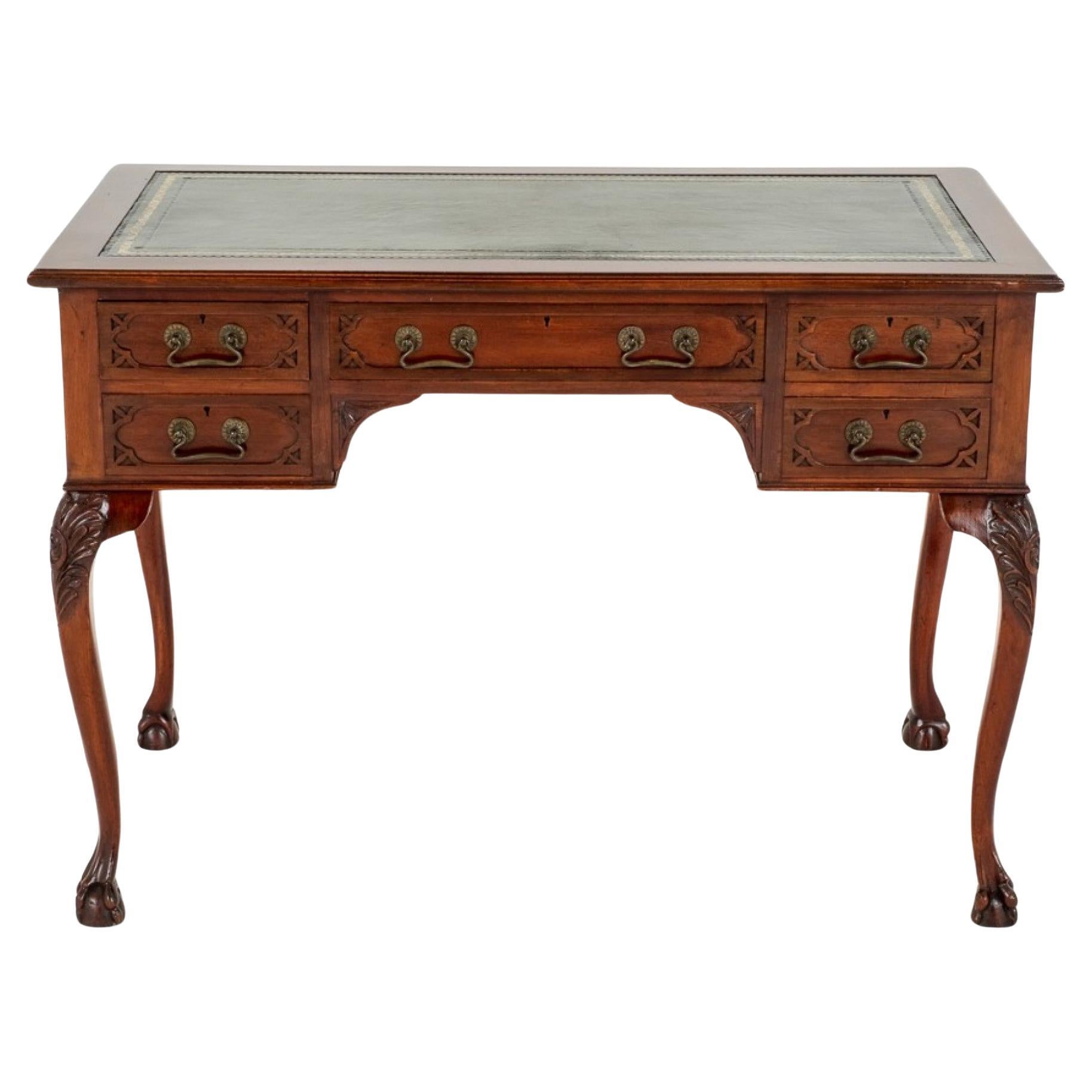 Table à écrire Chippendale en acajou avec boule et griffe