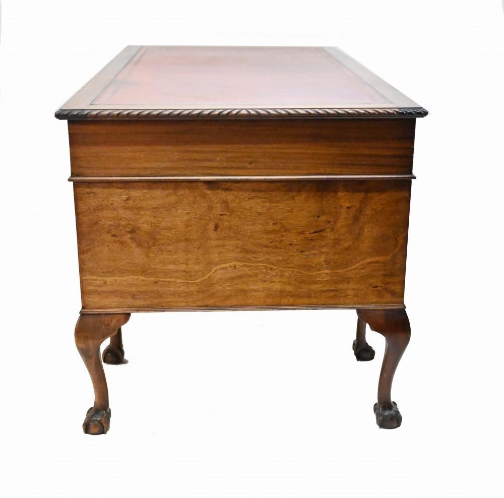 Early 20th Century Chippendale Desk Writing Table Pedestal 1910 For Sale