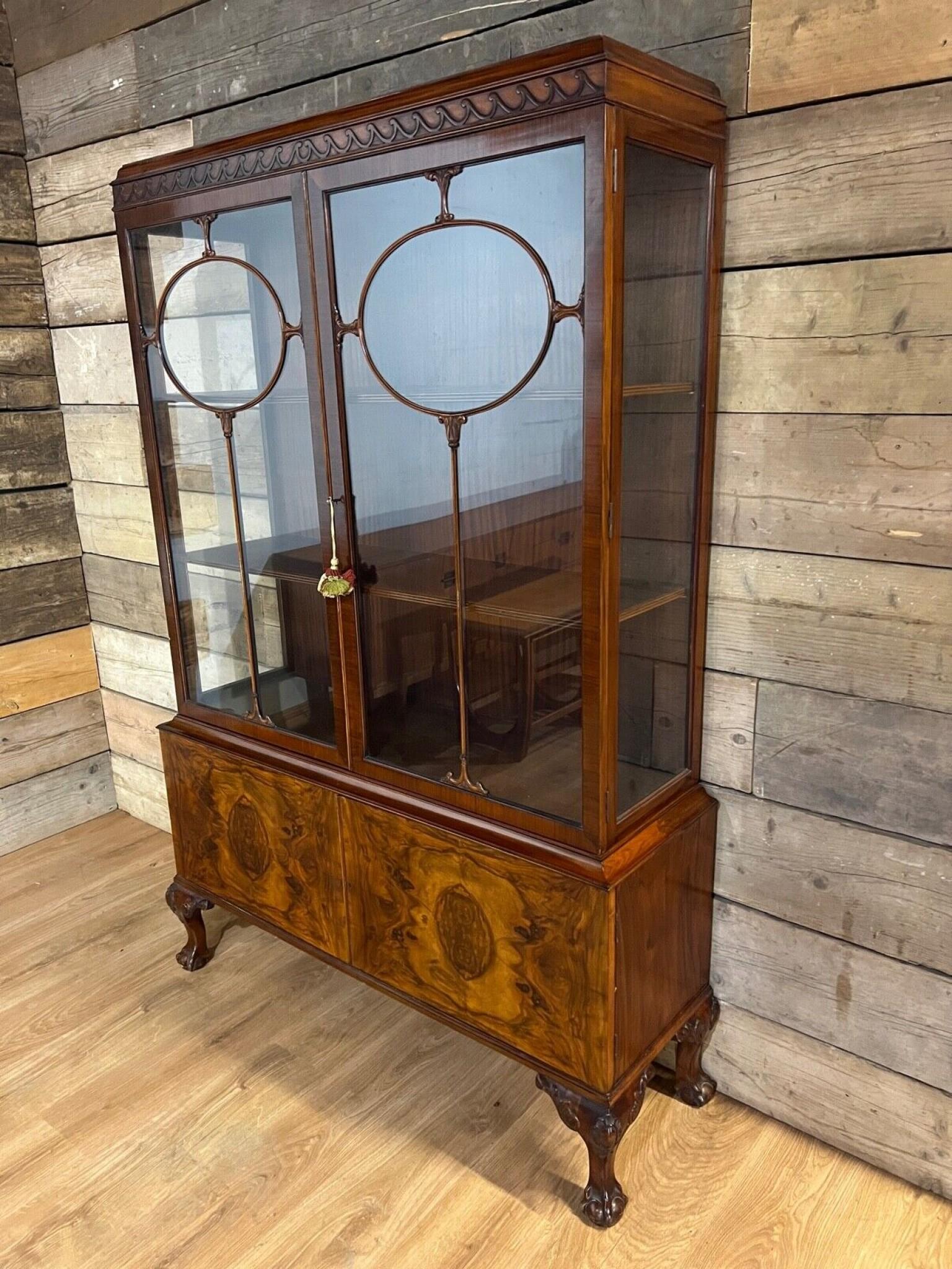 Chippendale Display Cabinet Bookcase Walnut Antique 1900 In Good Condition For Sale In Potters Bar, GB