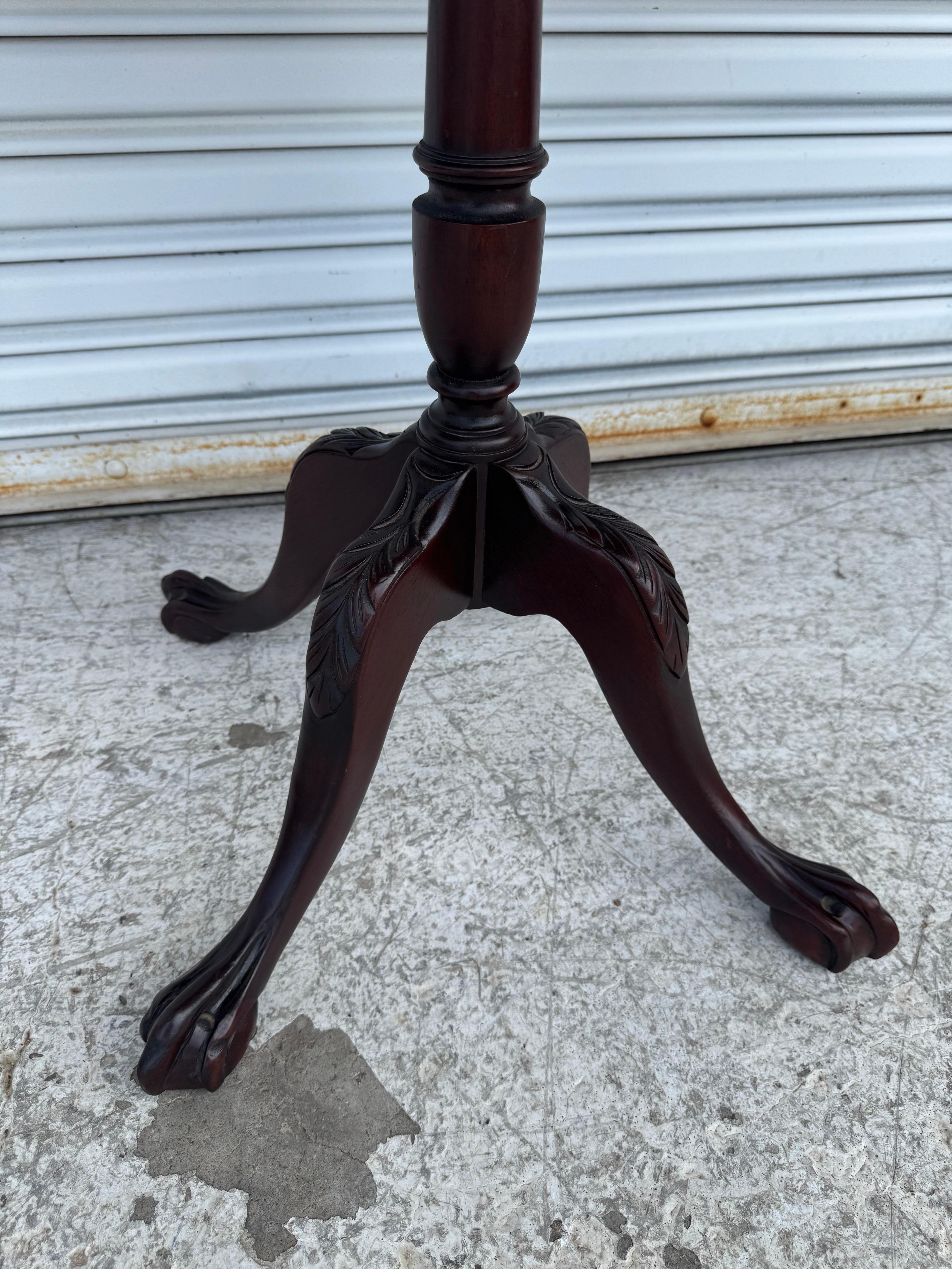 Chippendale Drop Leaf Table In Excellent Condition For Sale In Pasadena, TX