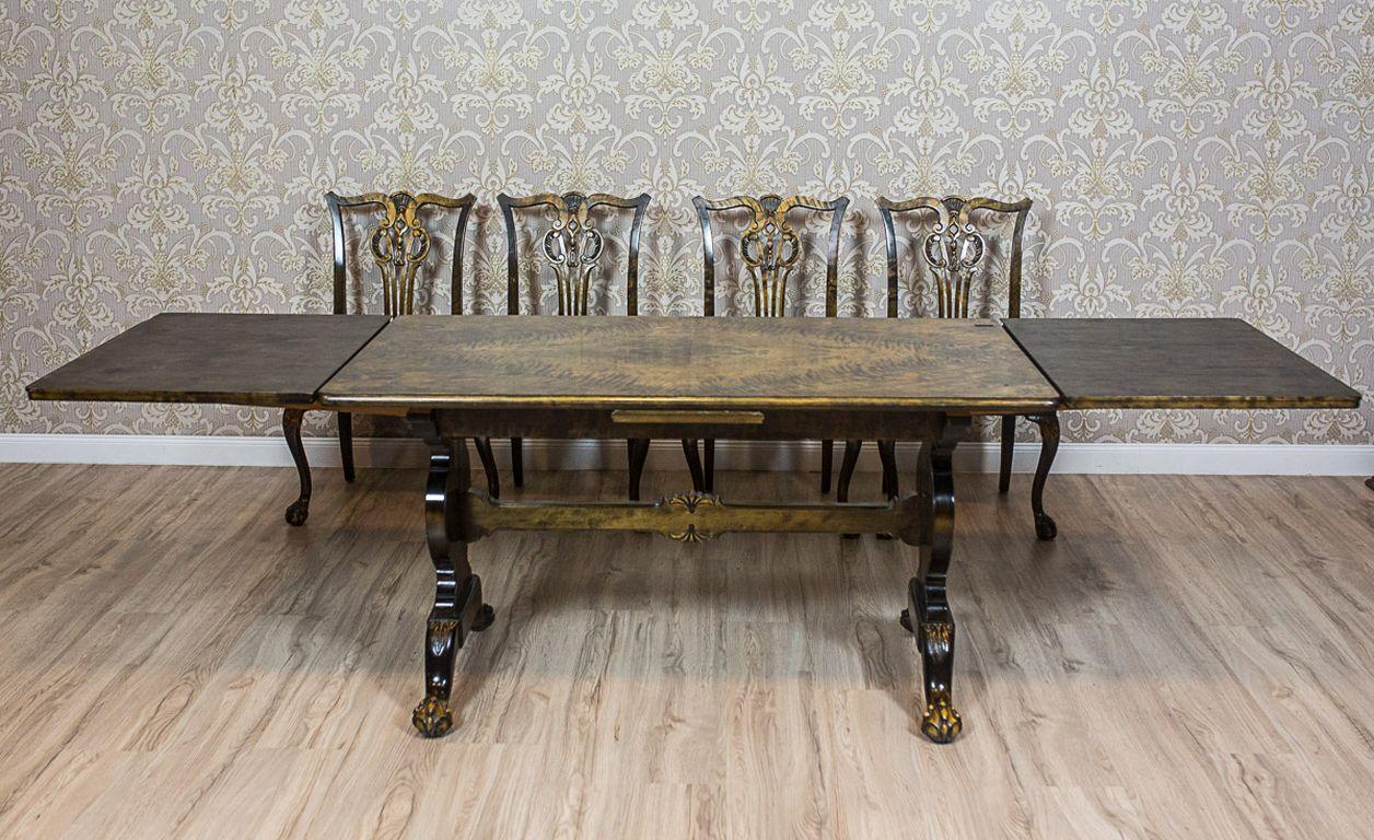 We present you this article of furniture, circa the 1950s-1960s, made in birchen veneer.
The set includes an extended table and 4 chairs.
The shape of the whole resembles the 18th century furniture in the Chippendale style.
The elements of this
