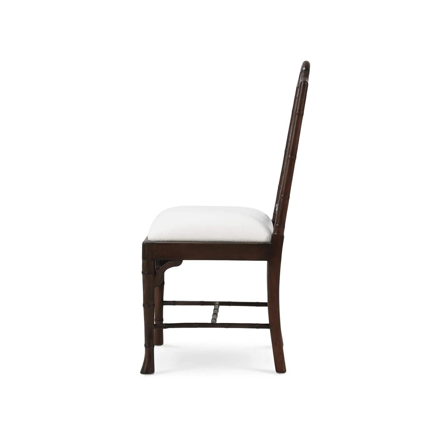 Indonésien Chaise de salle à manger Chippendale en faux bambou (ensemble de 2) en vente
