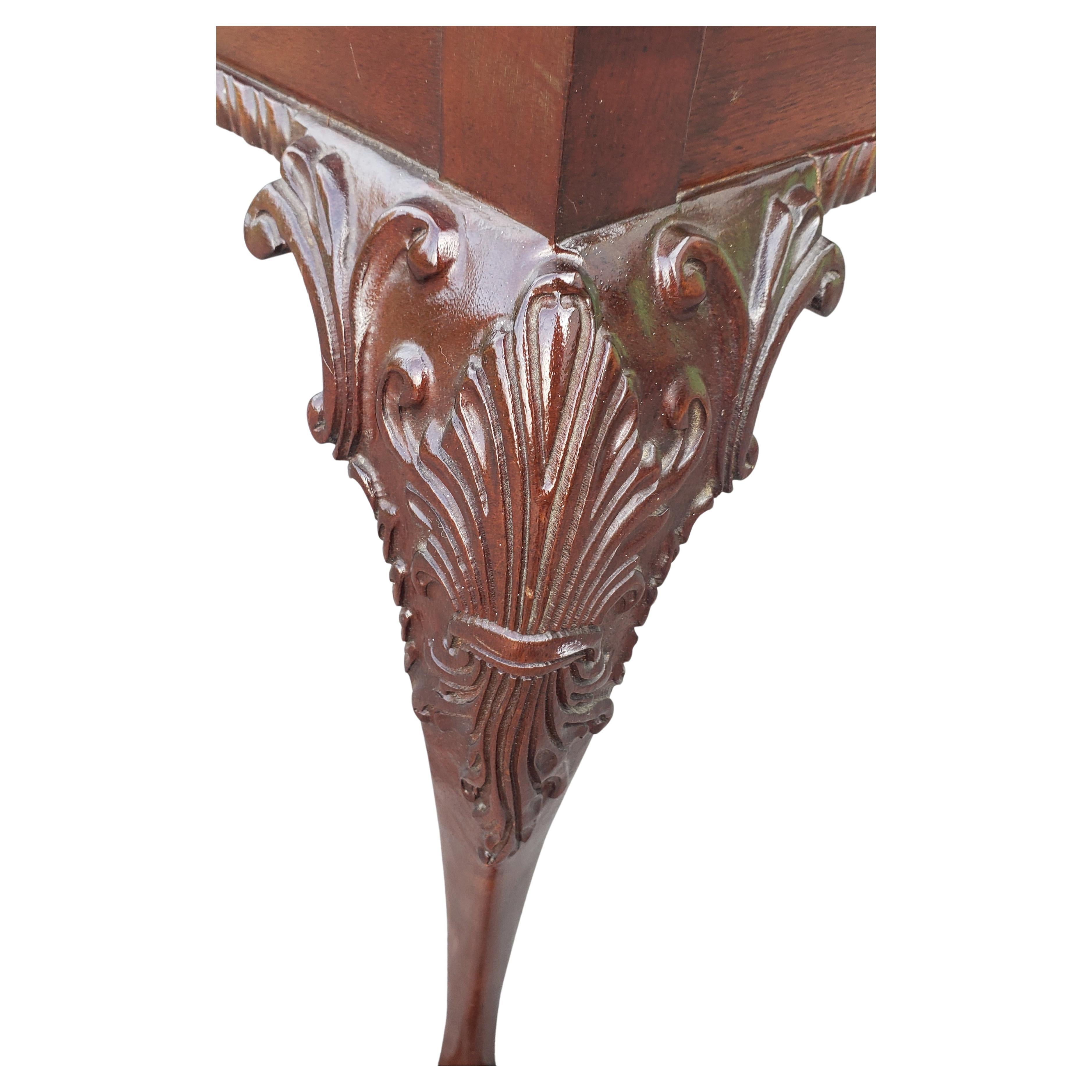 Chippendale Flame Mahogany Ball & Claw Tea Table with Pierced Gallery en vente 1