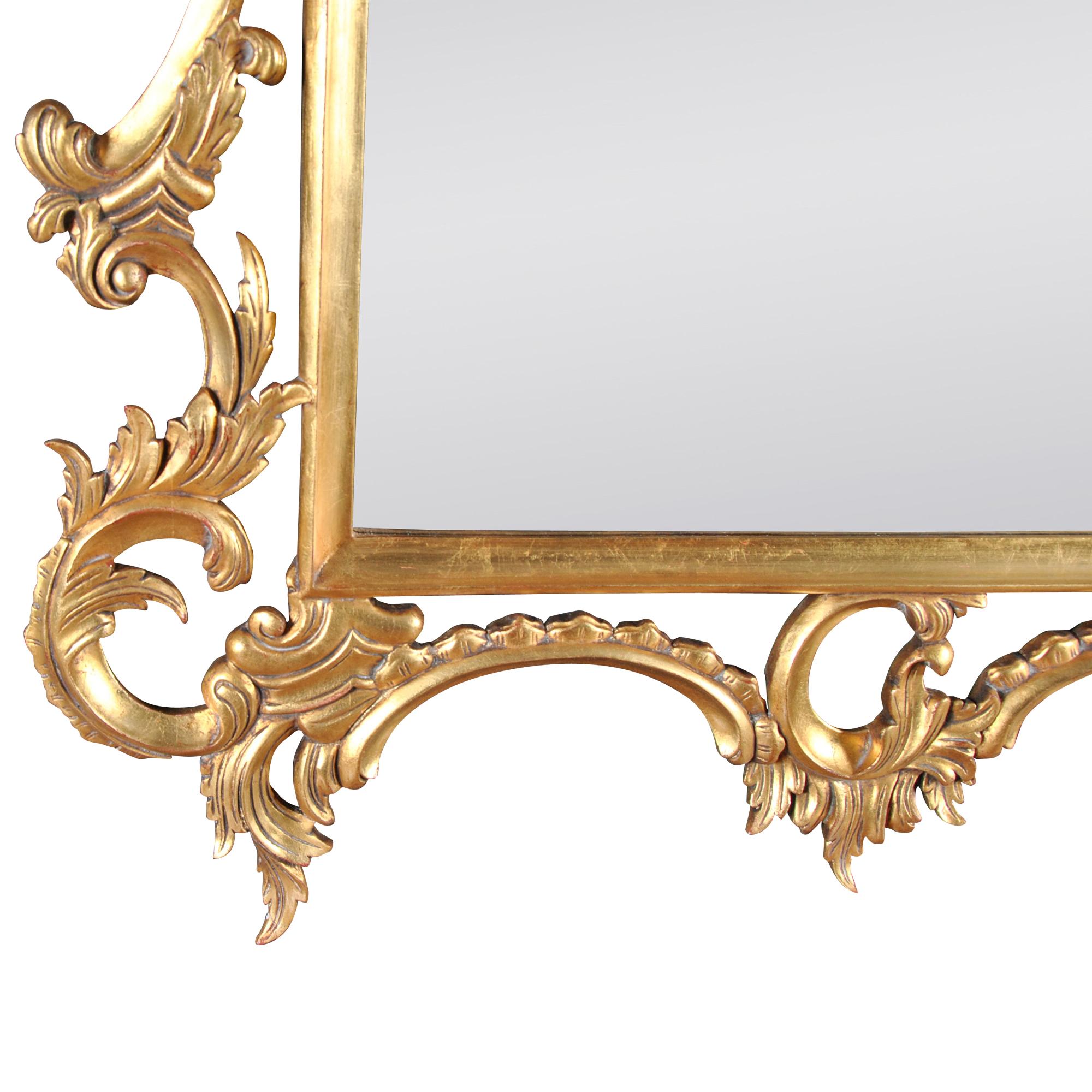 Sculpté à la main Miroir Chippendale à feuilles d'or  en vente