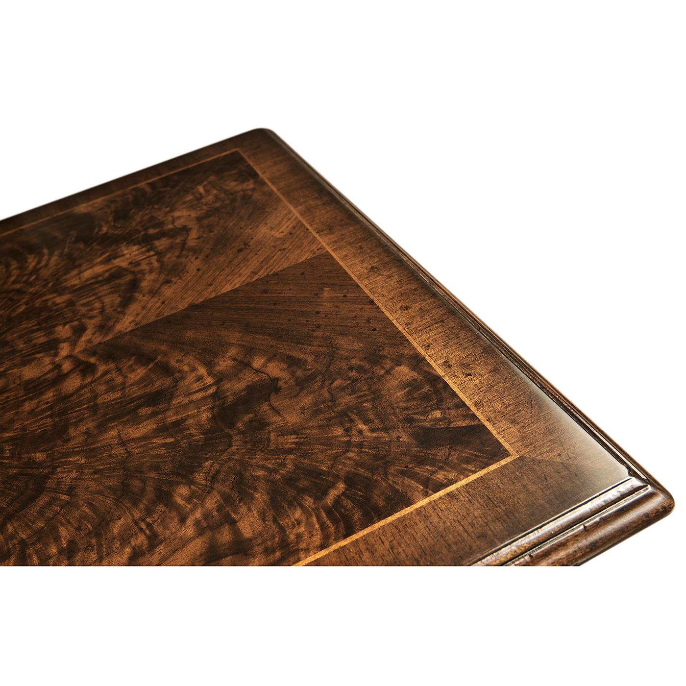Bois Table d'appoint gothique Chippendale en vente