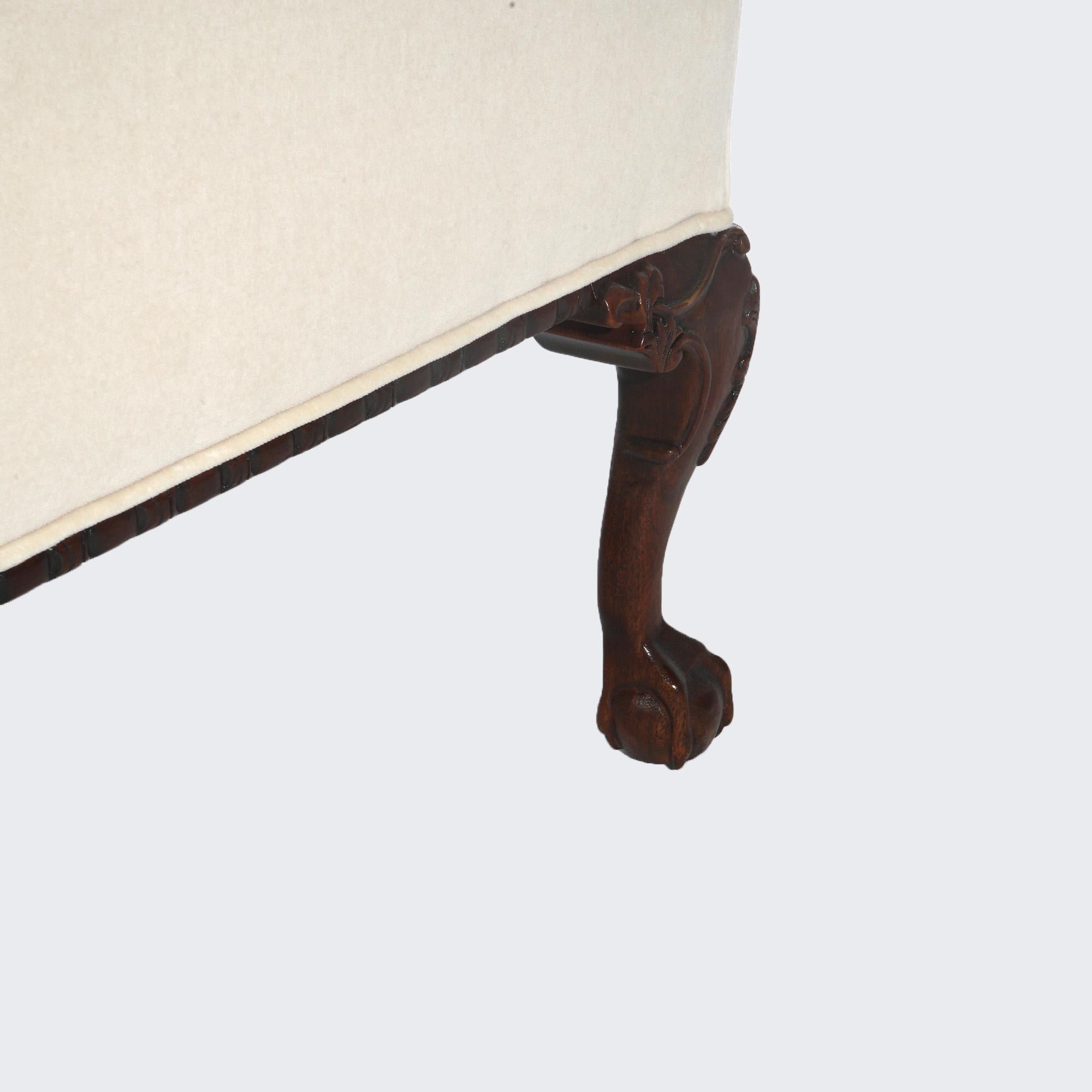 Sofá con respaldo de camello tapizado en madera de Southwood, inspirado en Chippendale (s. XX) en venta 10