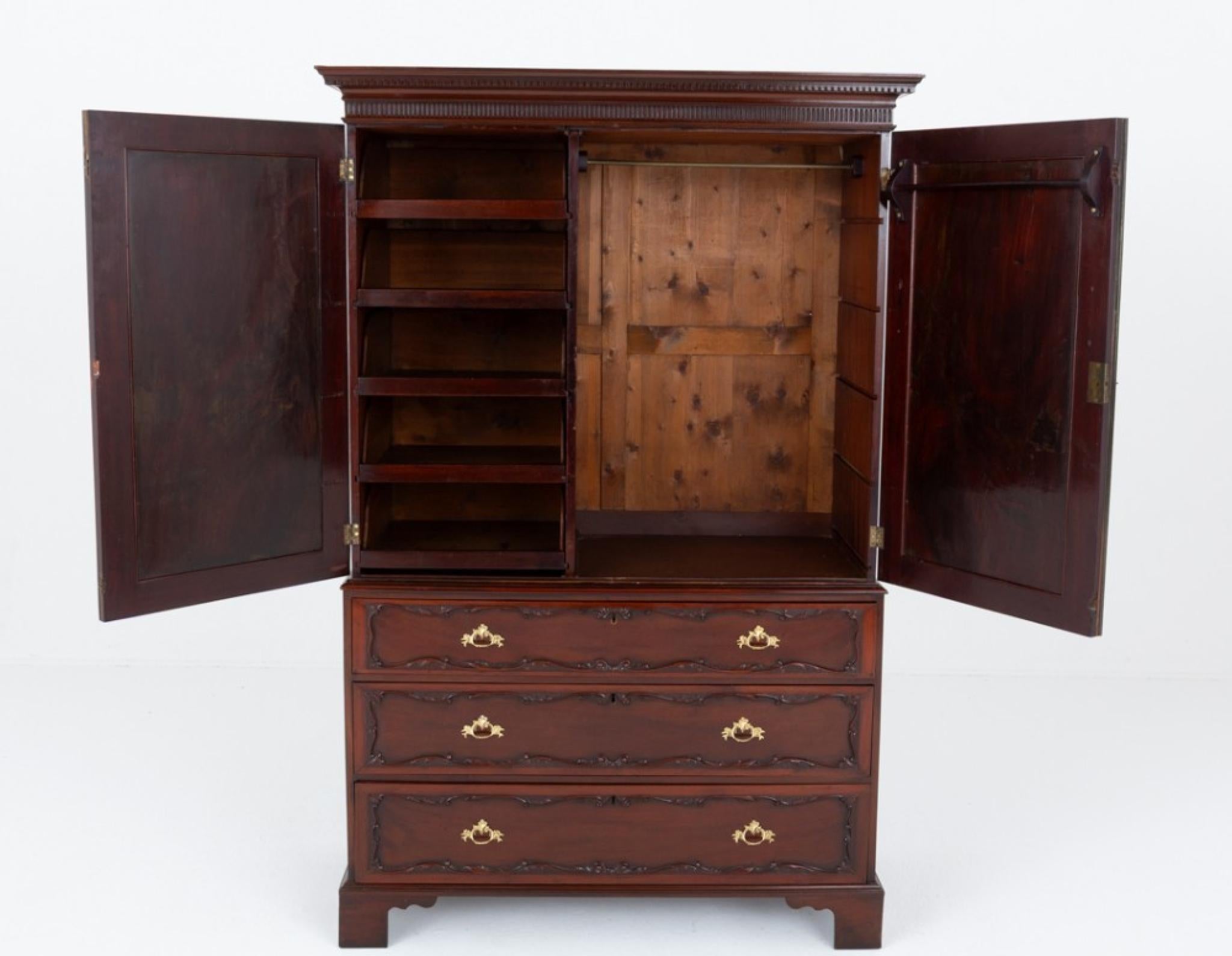 Armadio guardaroba Chippendale in mogano 1860 in vendita 4