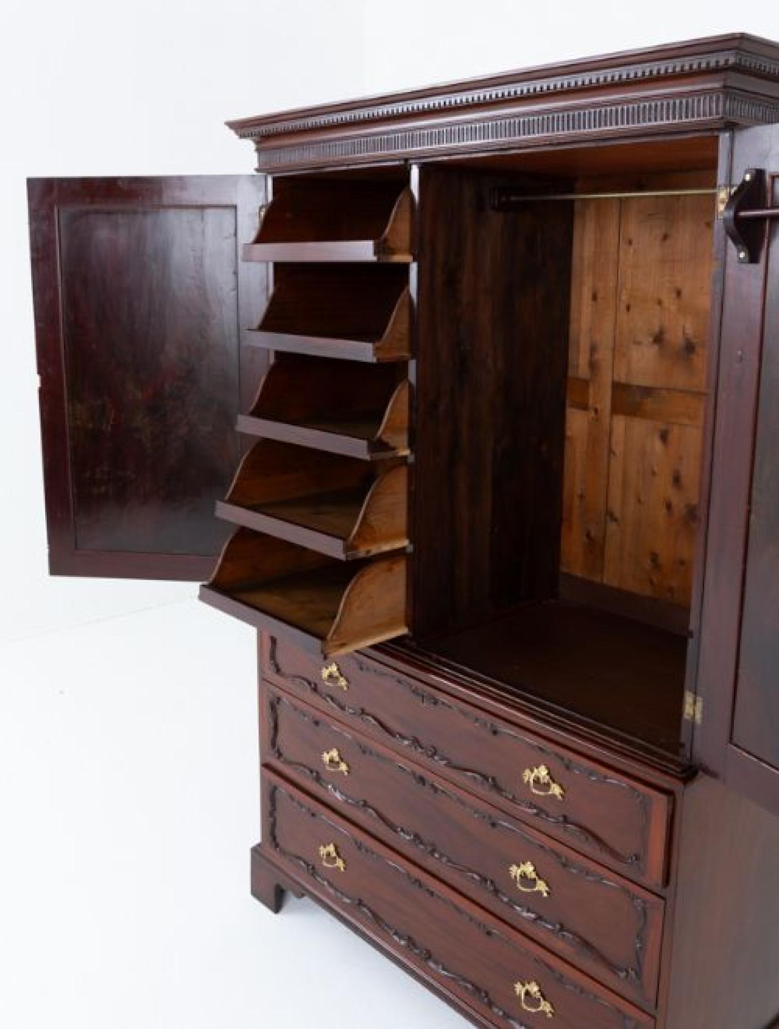 Armadio guardaroba Chippendale in mogano 1860 in vendita 5