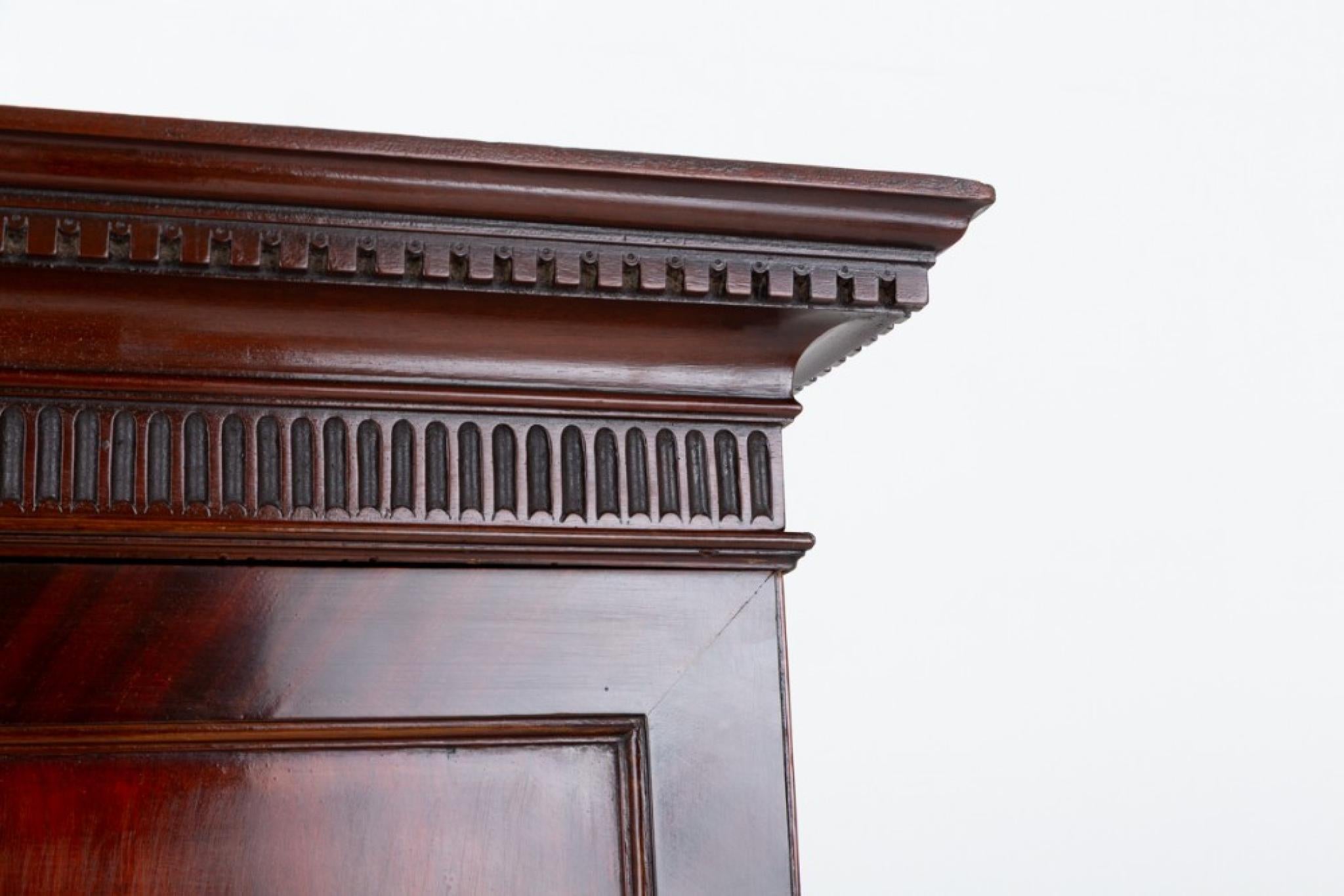 Armadio guardaroba Chippendale in mogano 1860 in vendita 1